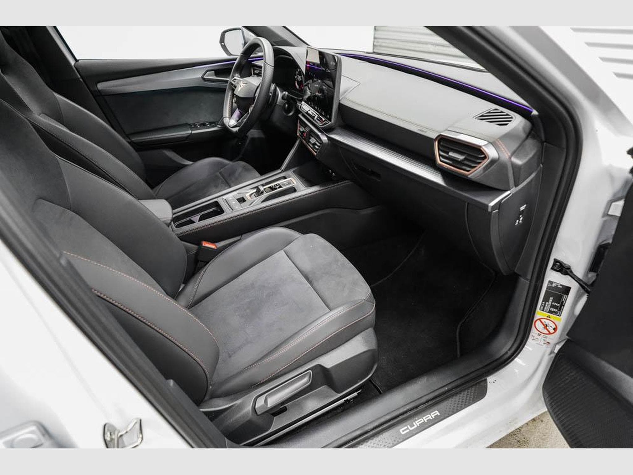 Cupra Leon ST 2,0 TSI (2025) - Photo 21