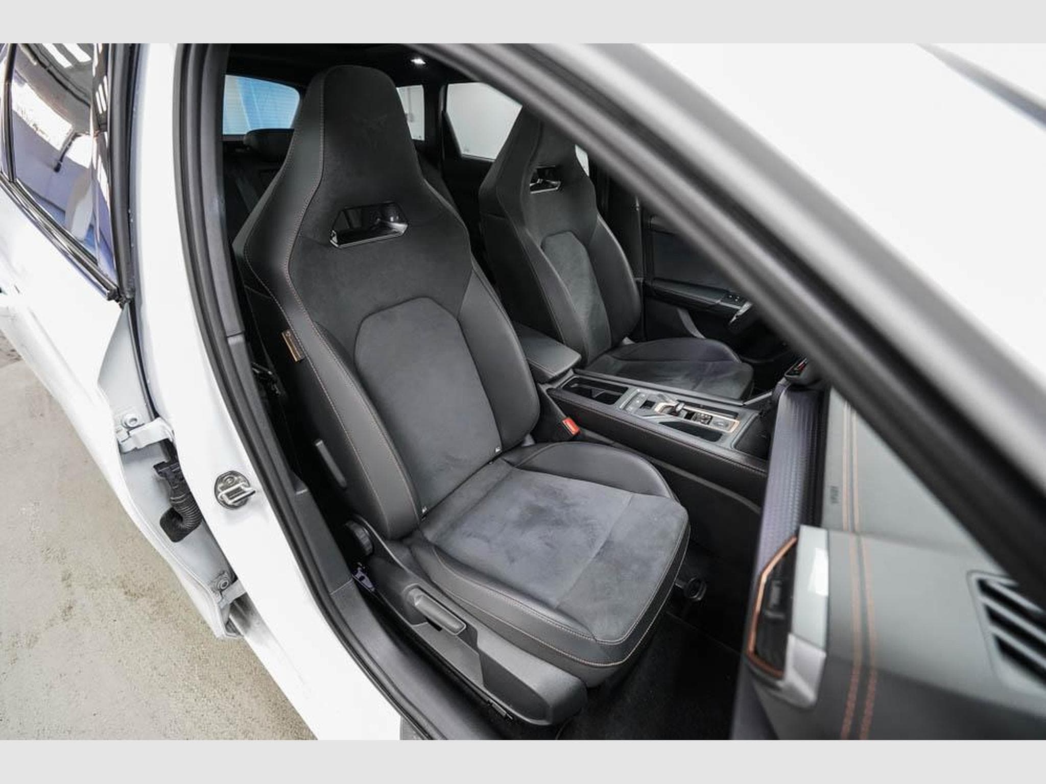 Cupra Leon ST 2,0 TSI (2025) - Photo 22