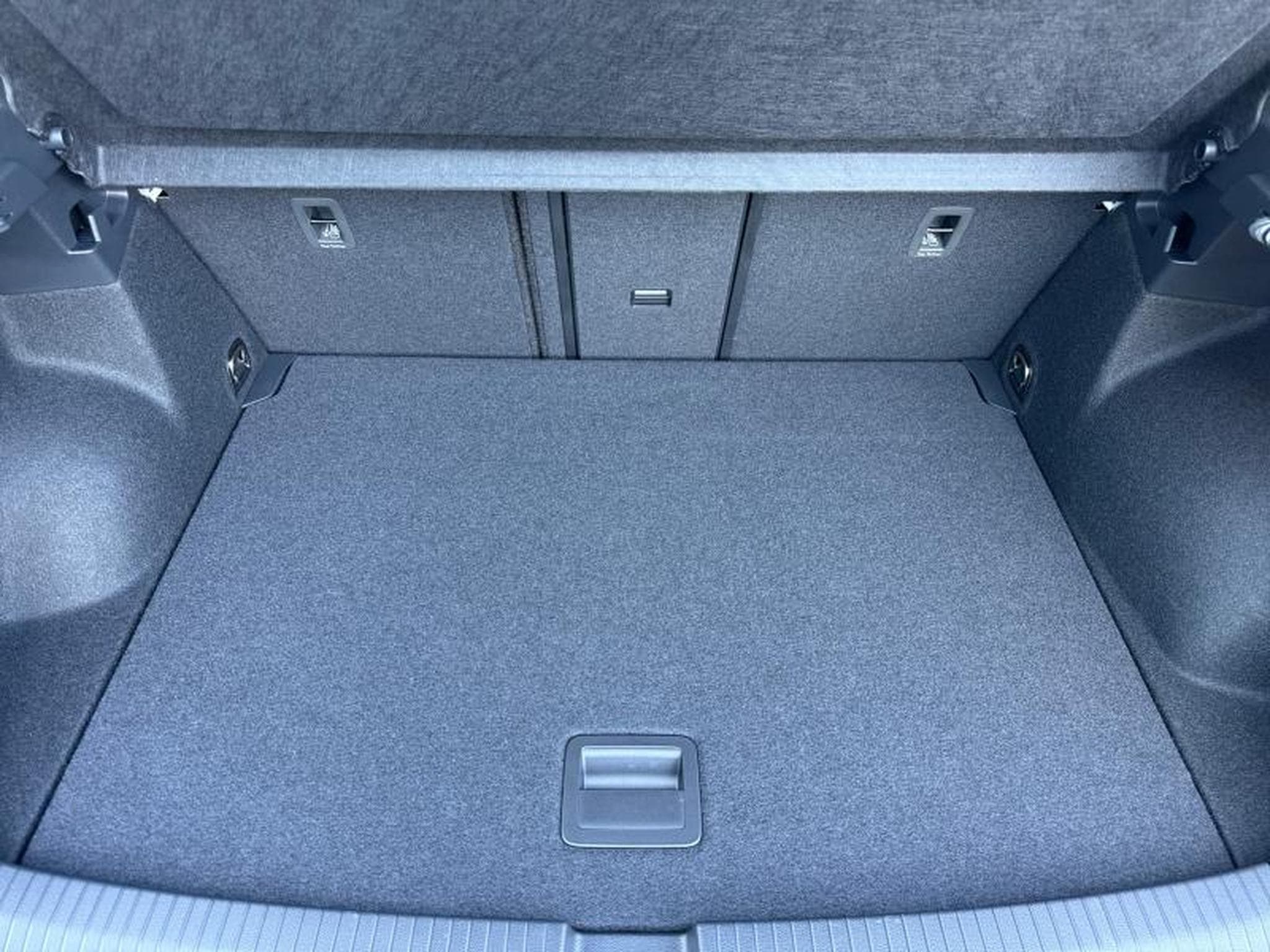 VW T-Roc New Life 30 Years Edition DSG / Essence (2026) - Photo 18