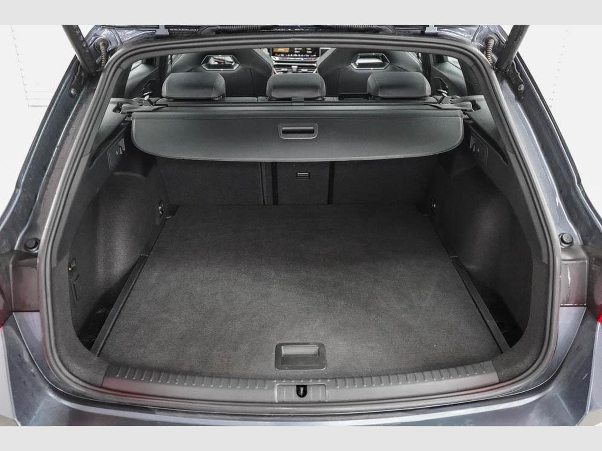 Cupra Leon ST 2,0 TSI (2025) - Photo 17