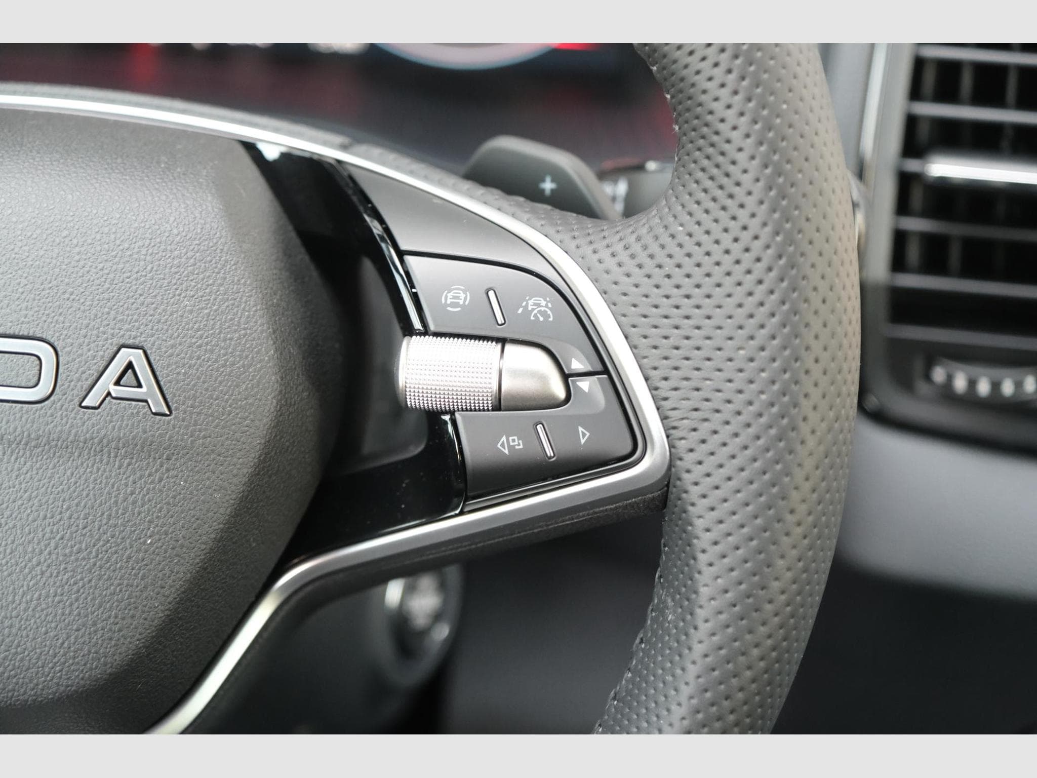 Skoda Karoq 1.5 TSI DSG (2026) - Photo 24