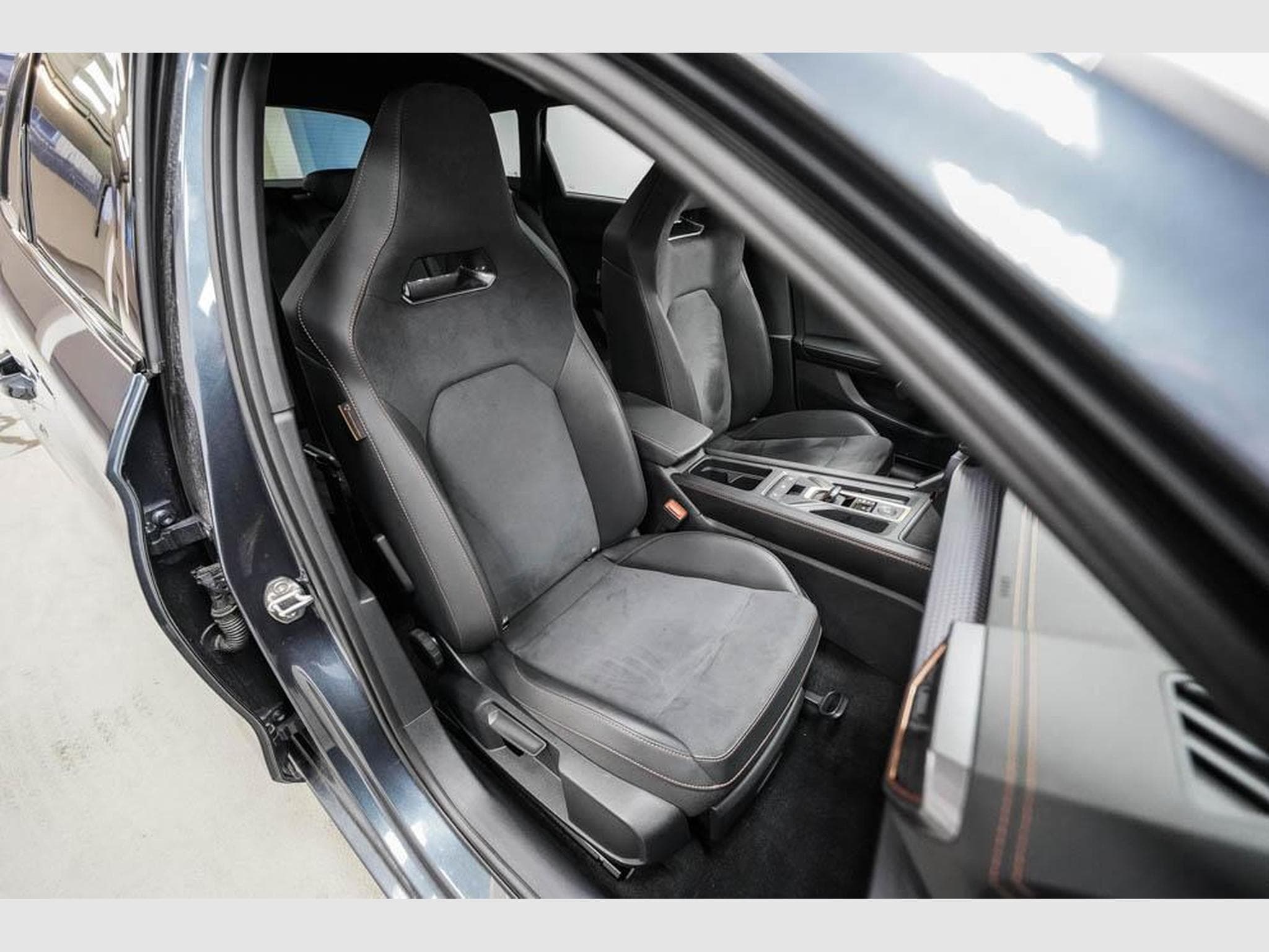 Cupra Leon ST 2,0 TSI (2025) - Photo 21