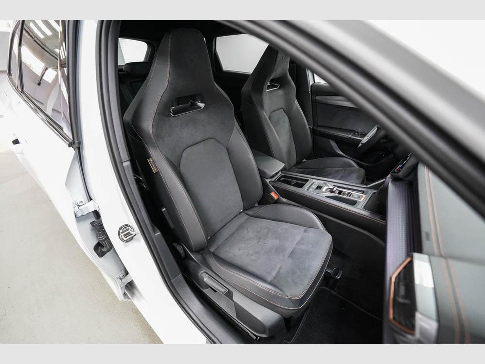 Cupra Leon ST 2,0 TSI (2025) - Photo 22