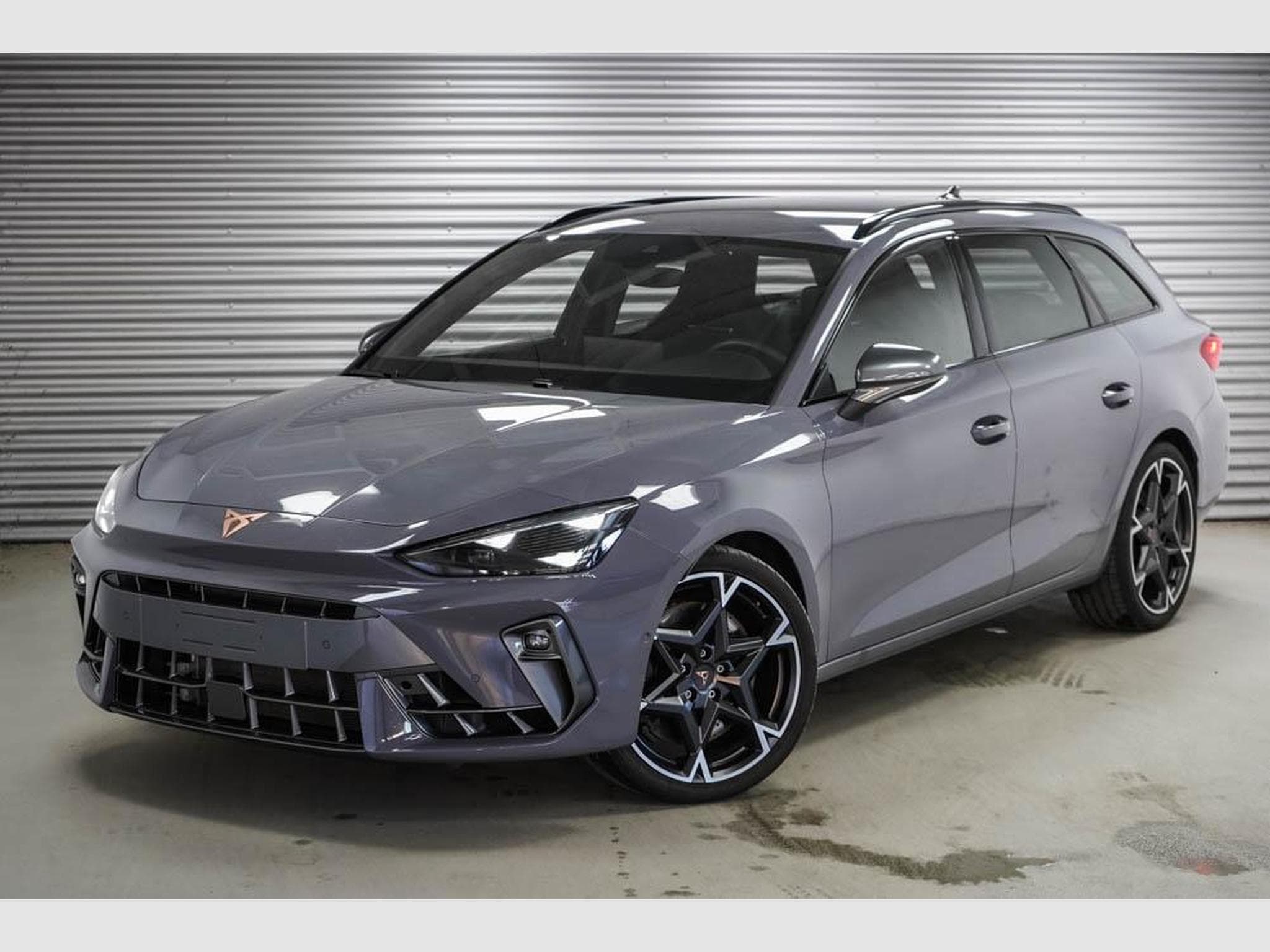 Cupra Leon ST 2,0 TSI (2025) - Photo 1