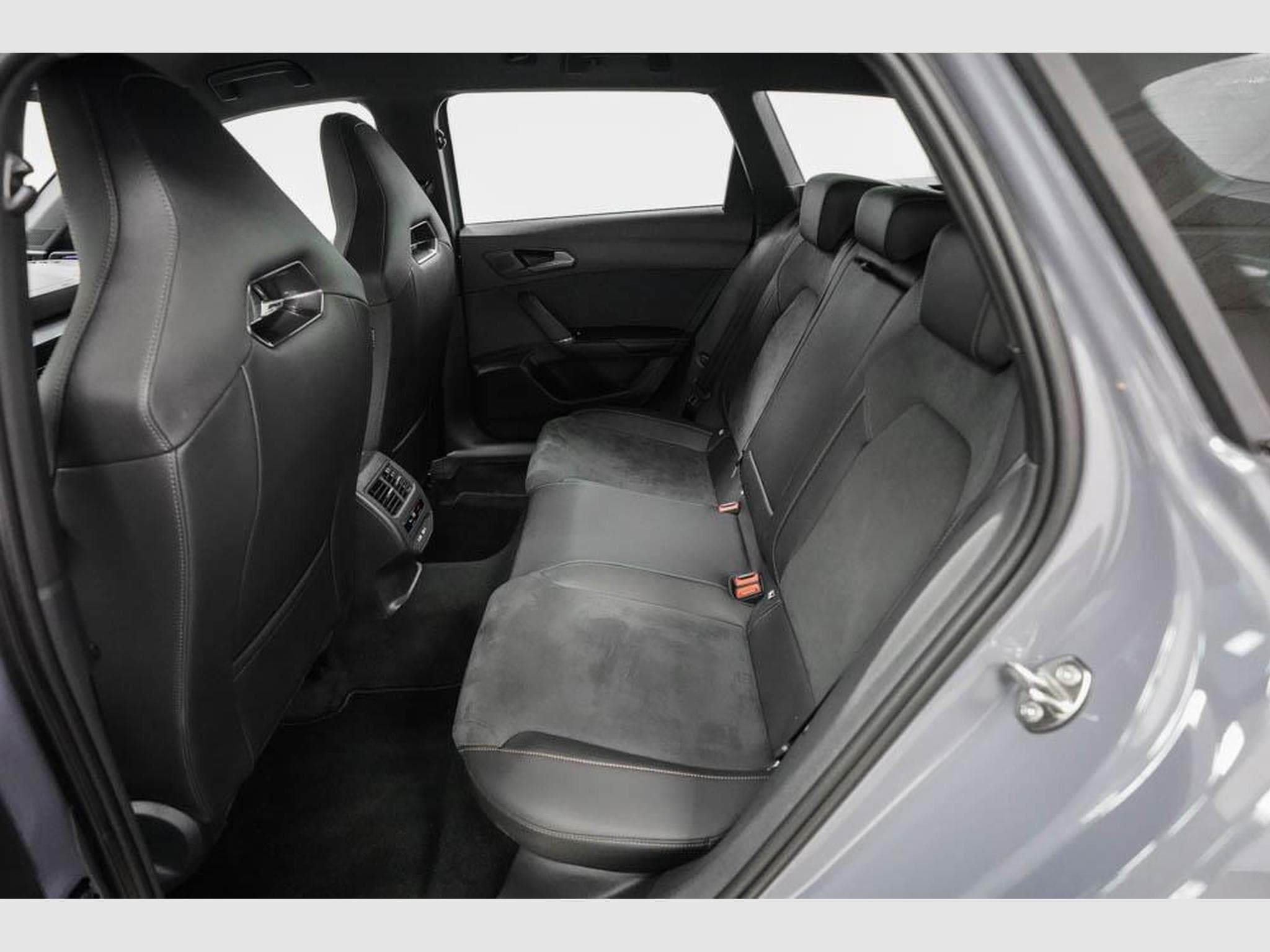Cupra Leon ST 2,0 TSI (2025) - Photo 16