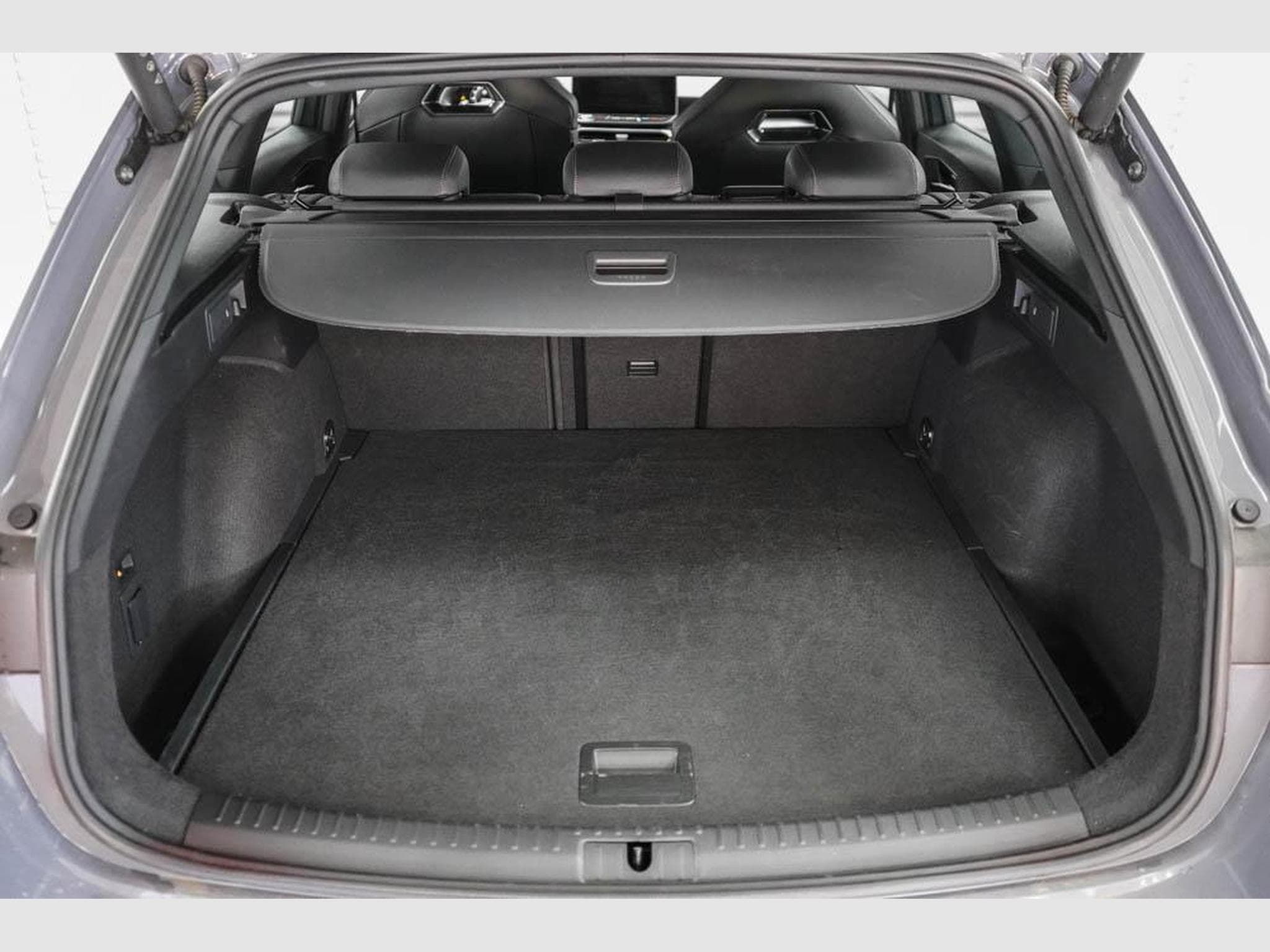 Cupra Leon ST 2,0 TSI (2025) - Photo 18