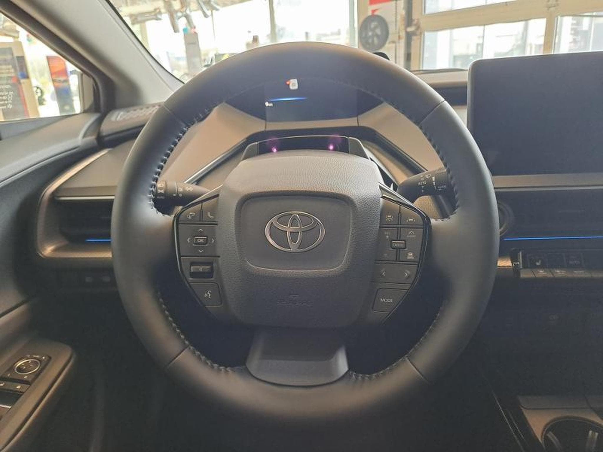 Toyota Prius Premium Plus PHEV (2024) - Photo 11