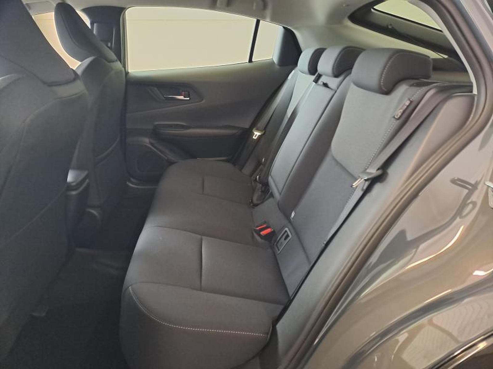 Toyota Prius Premium Plus PHEV (2024) - Photo 16