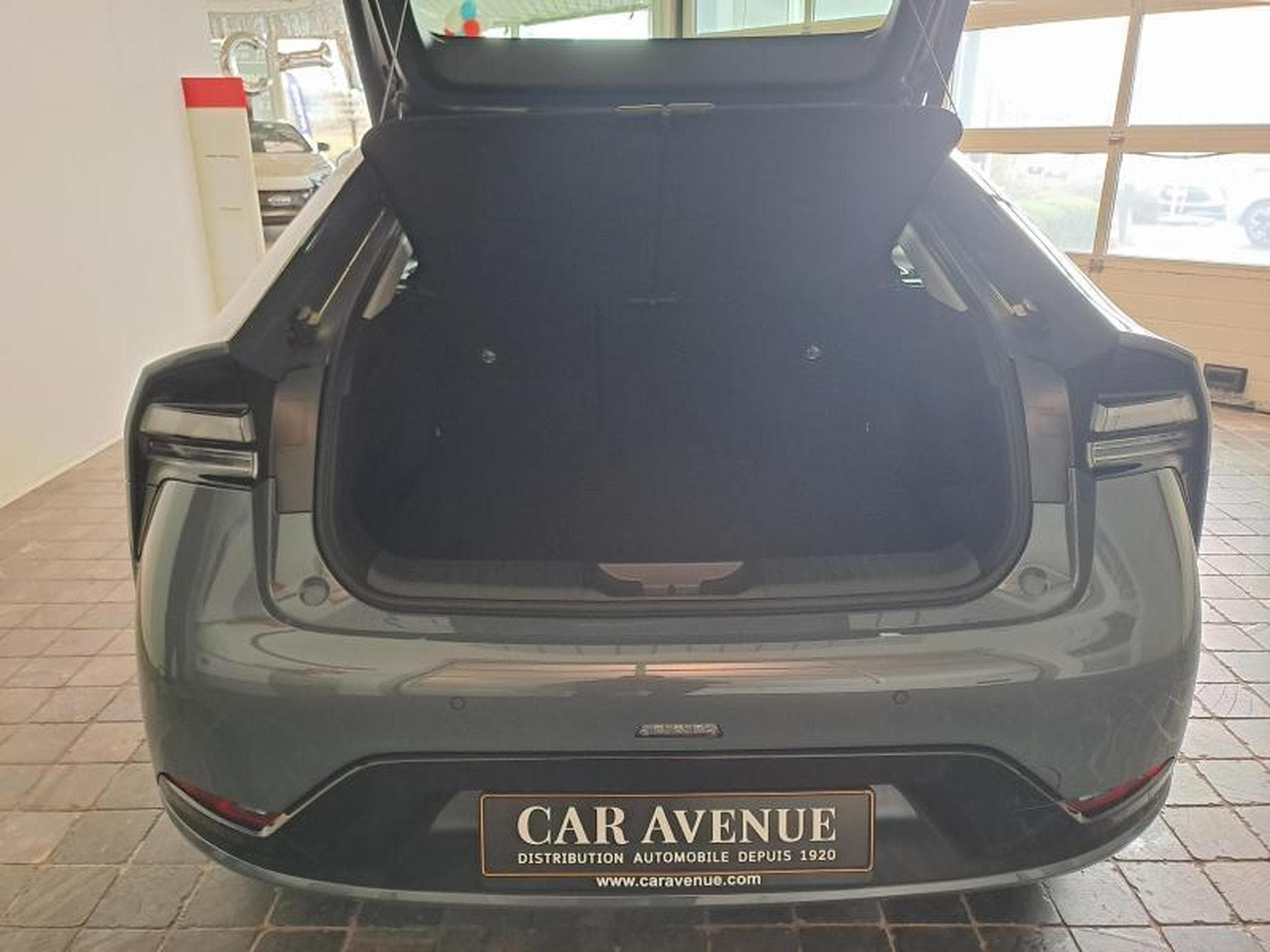 Toyota Prius Premium Plus PHEV (2024) - Photo 17