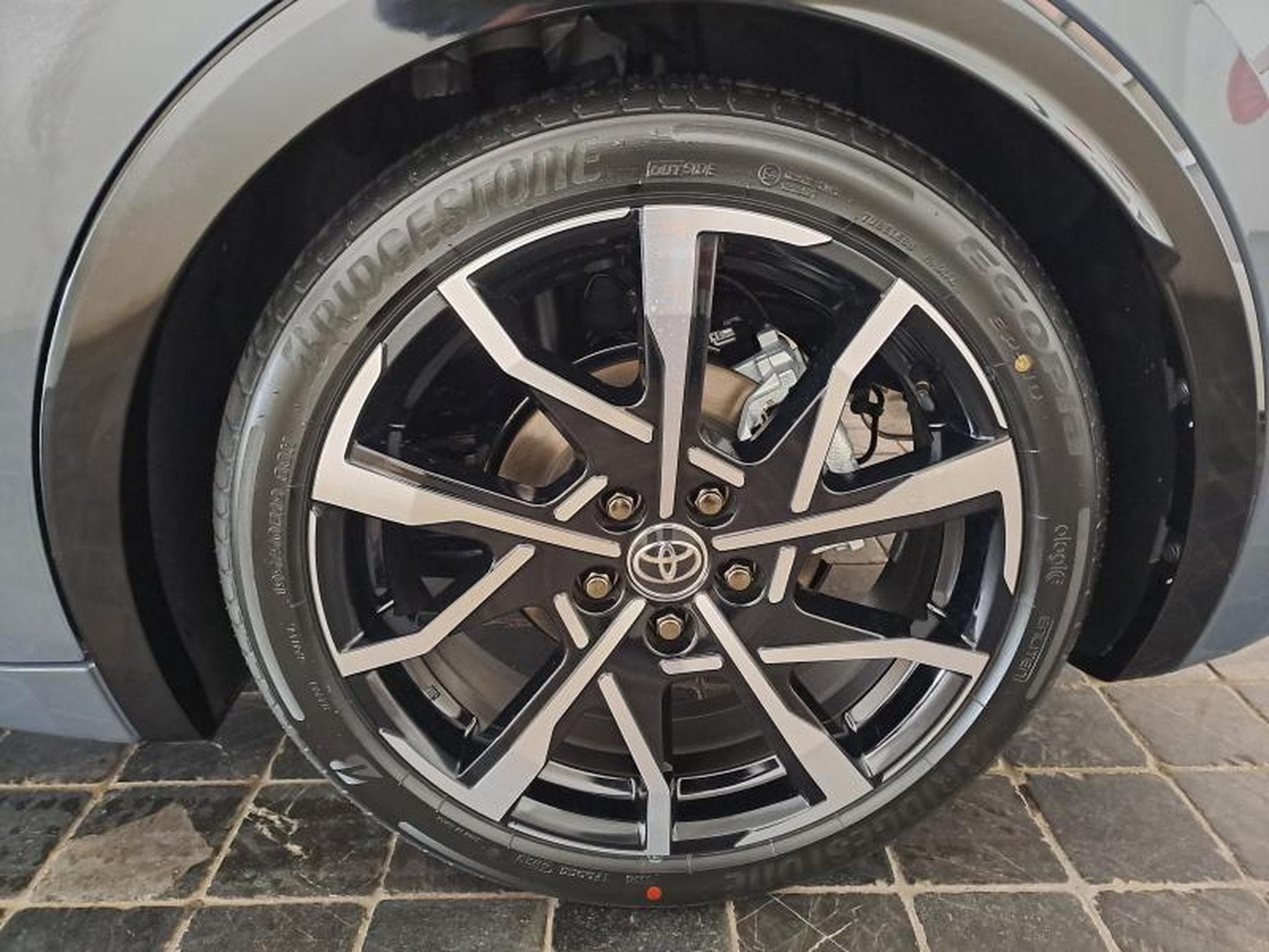 Toyota Prius Premium Plus PHEV (2024) - Photo 19