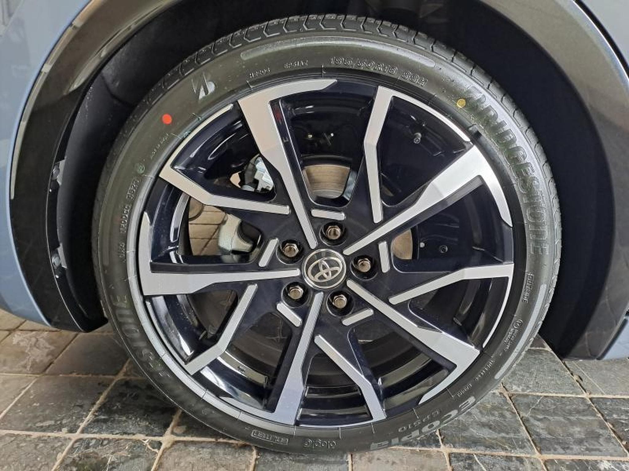 Toyota Prius Premium Plus PHEV (2024) - Photo 20