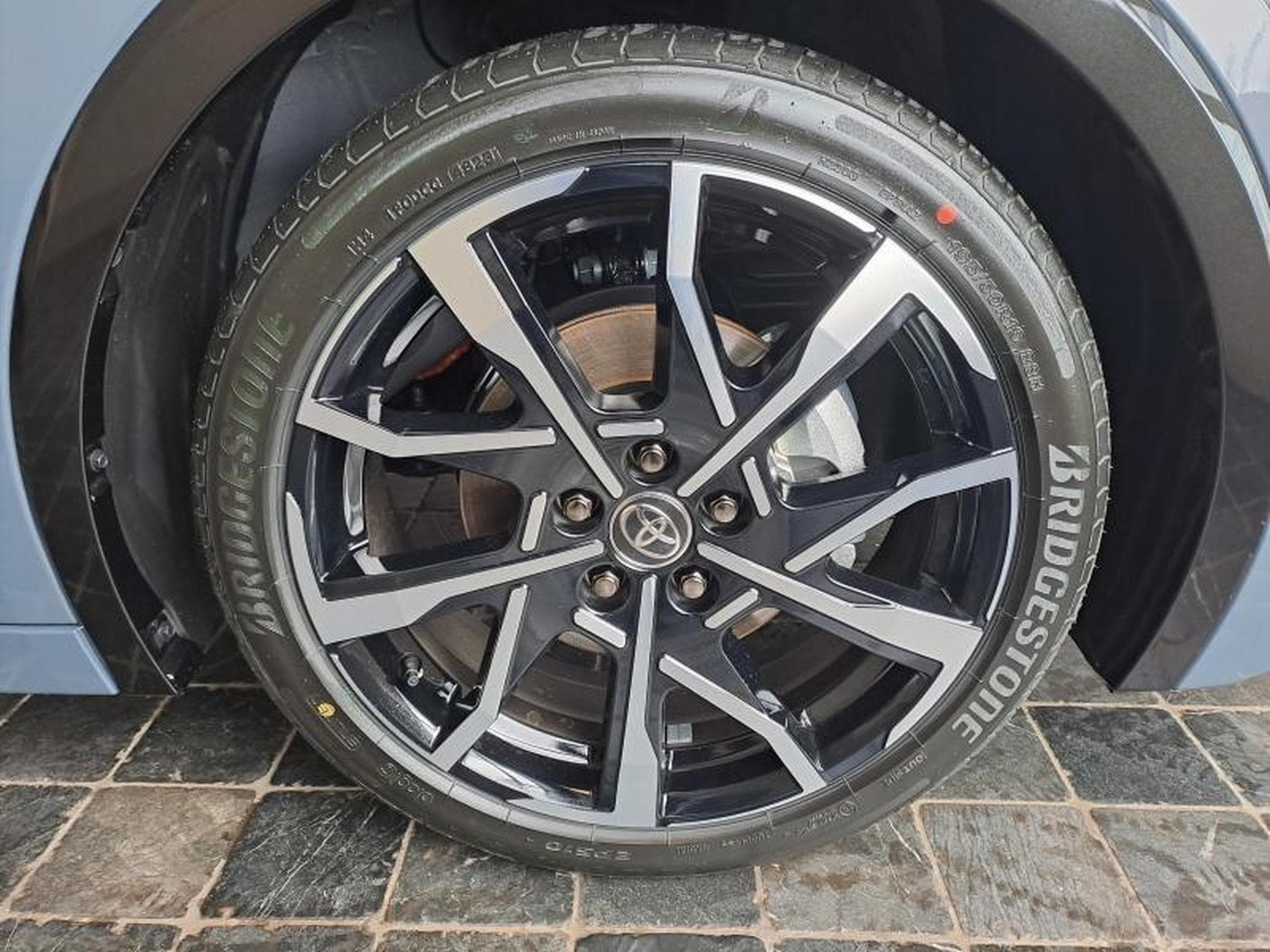 Toyota Prius Premium Plus PHEV (2024) - Photo 21