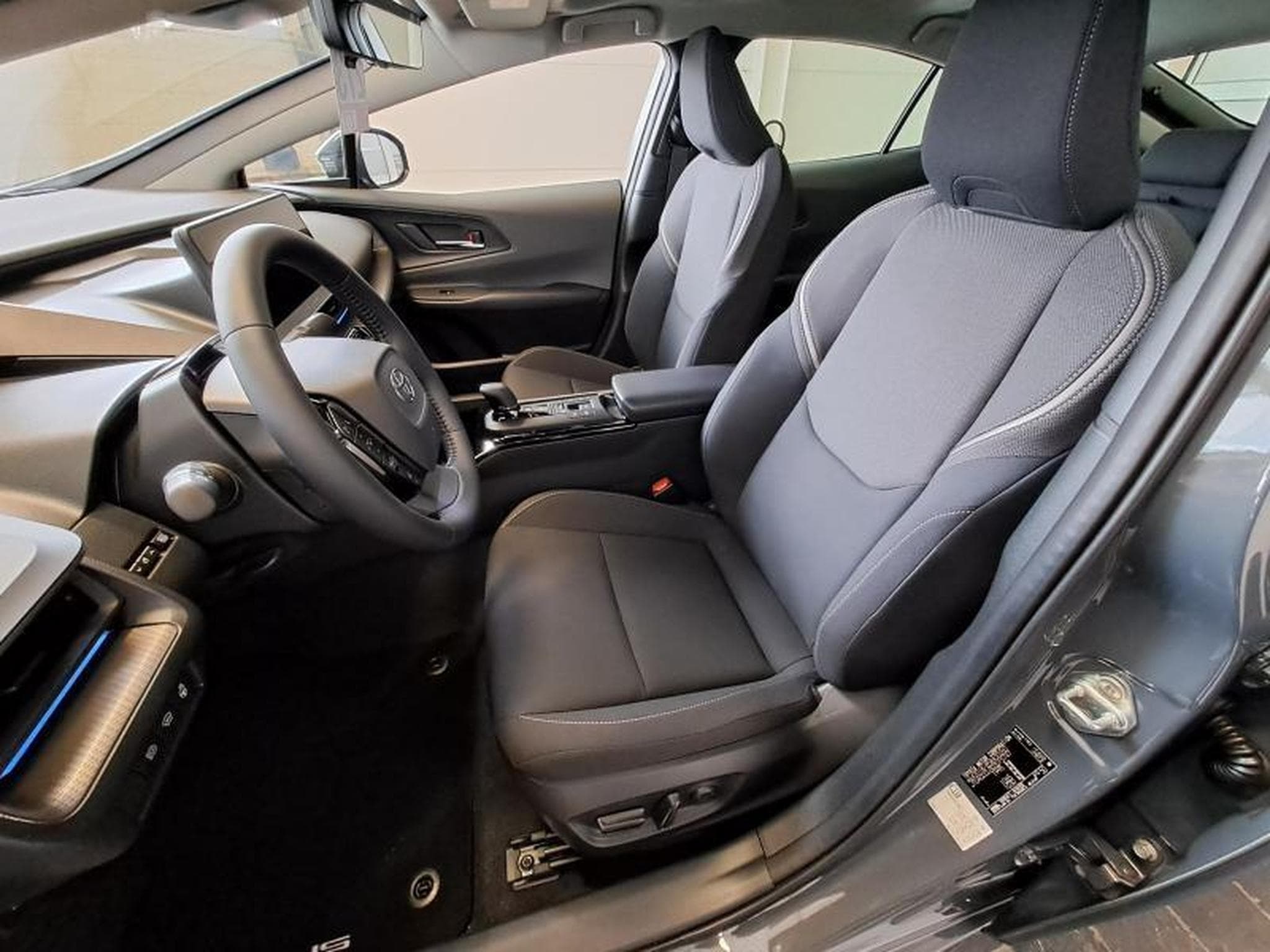 Toyota Prius Premium Plus PHEV (2024) - Photo 9