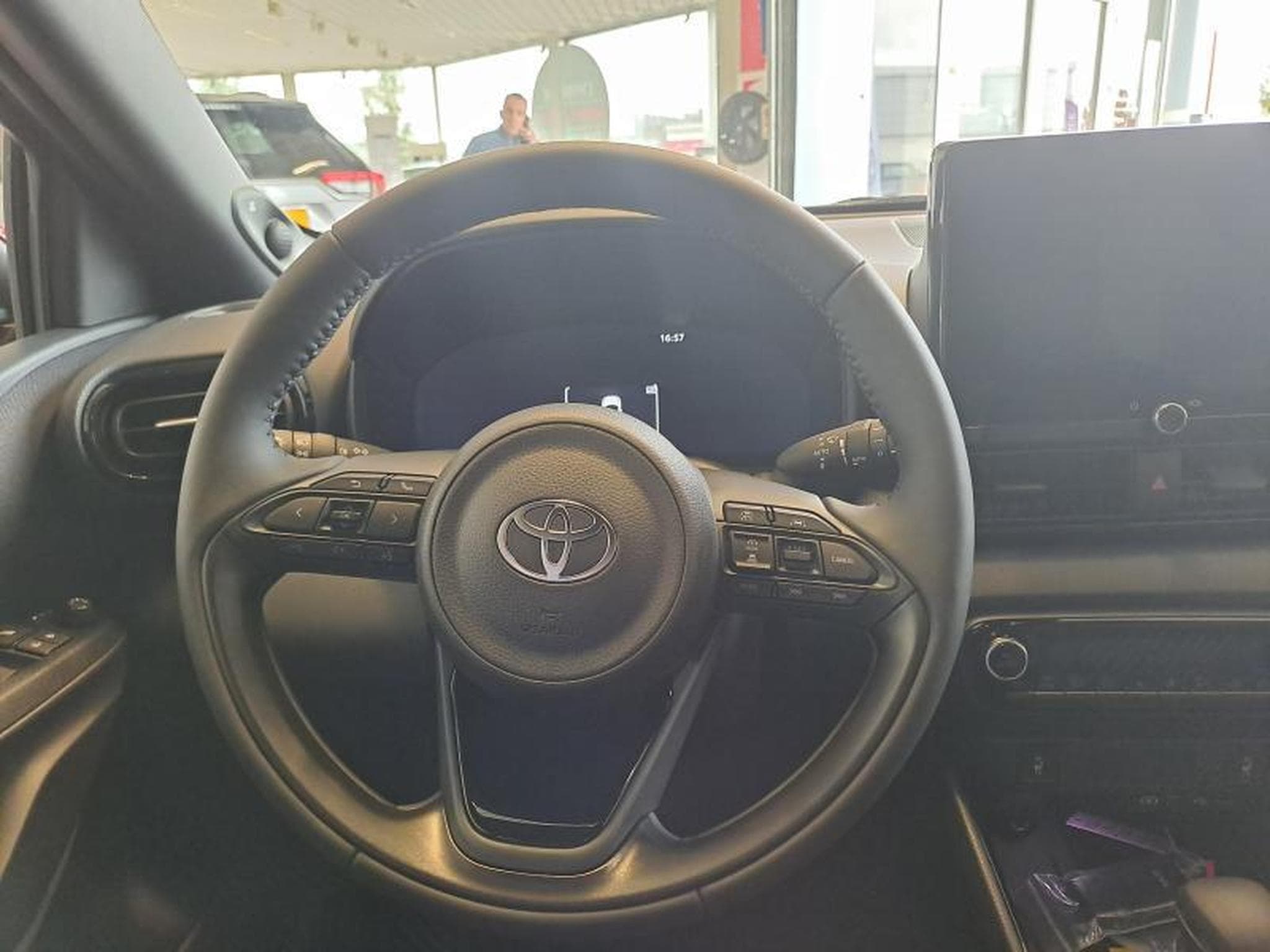 Toyota Yaris Style (2024) - Photo 12