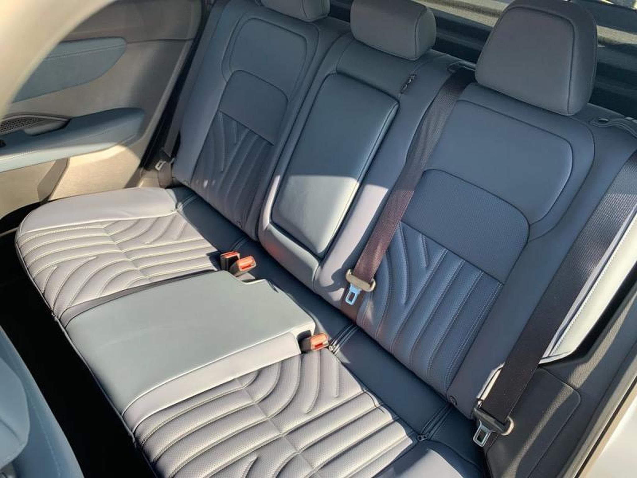Nissan Ariya EVOLVE (2025) - Photo 11