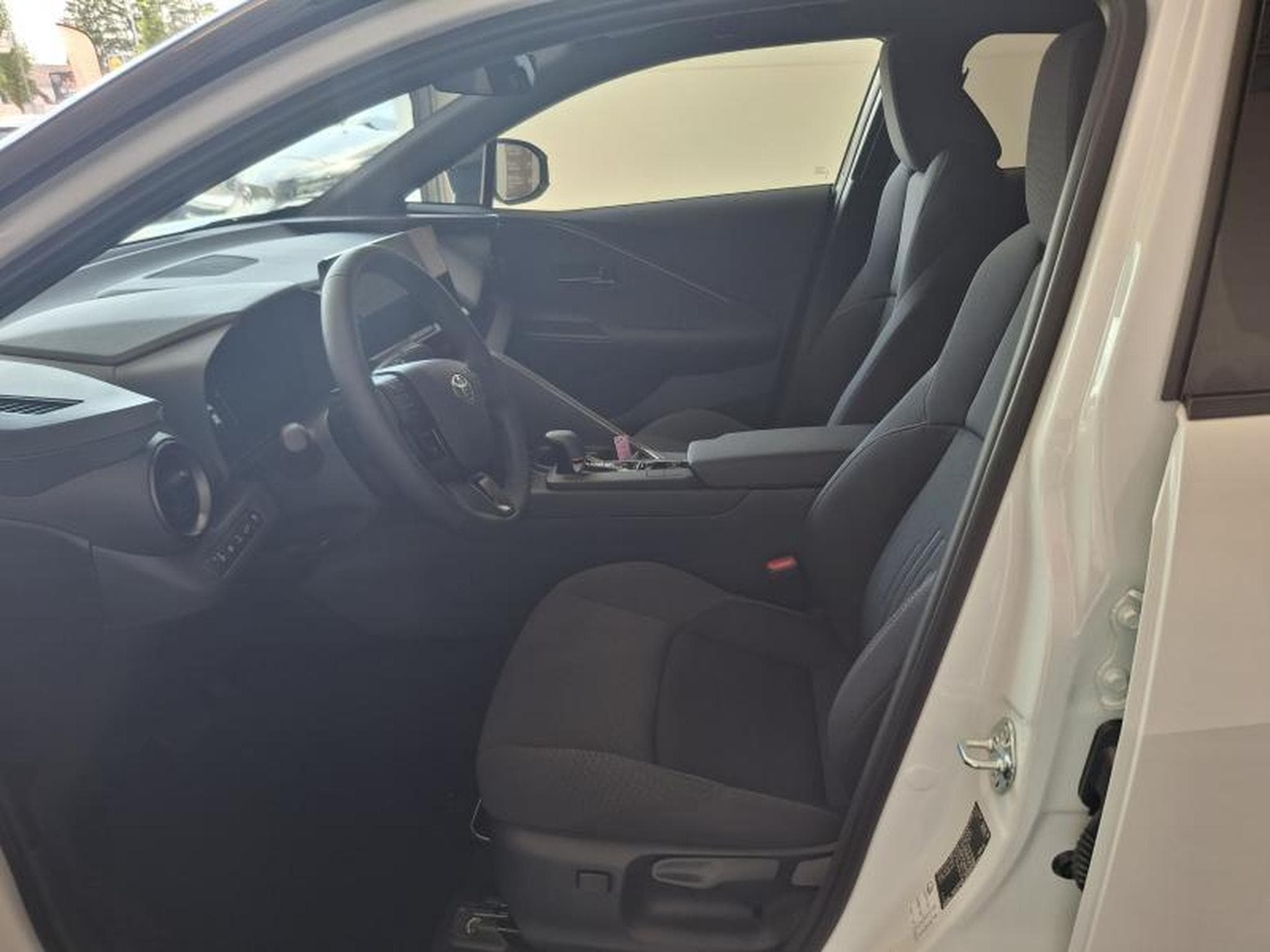 Toyota C-HR Elite PHEV (2025) - Photo 10