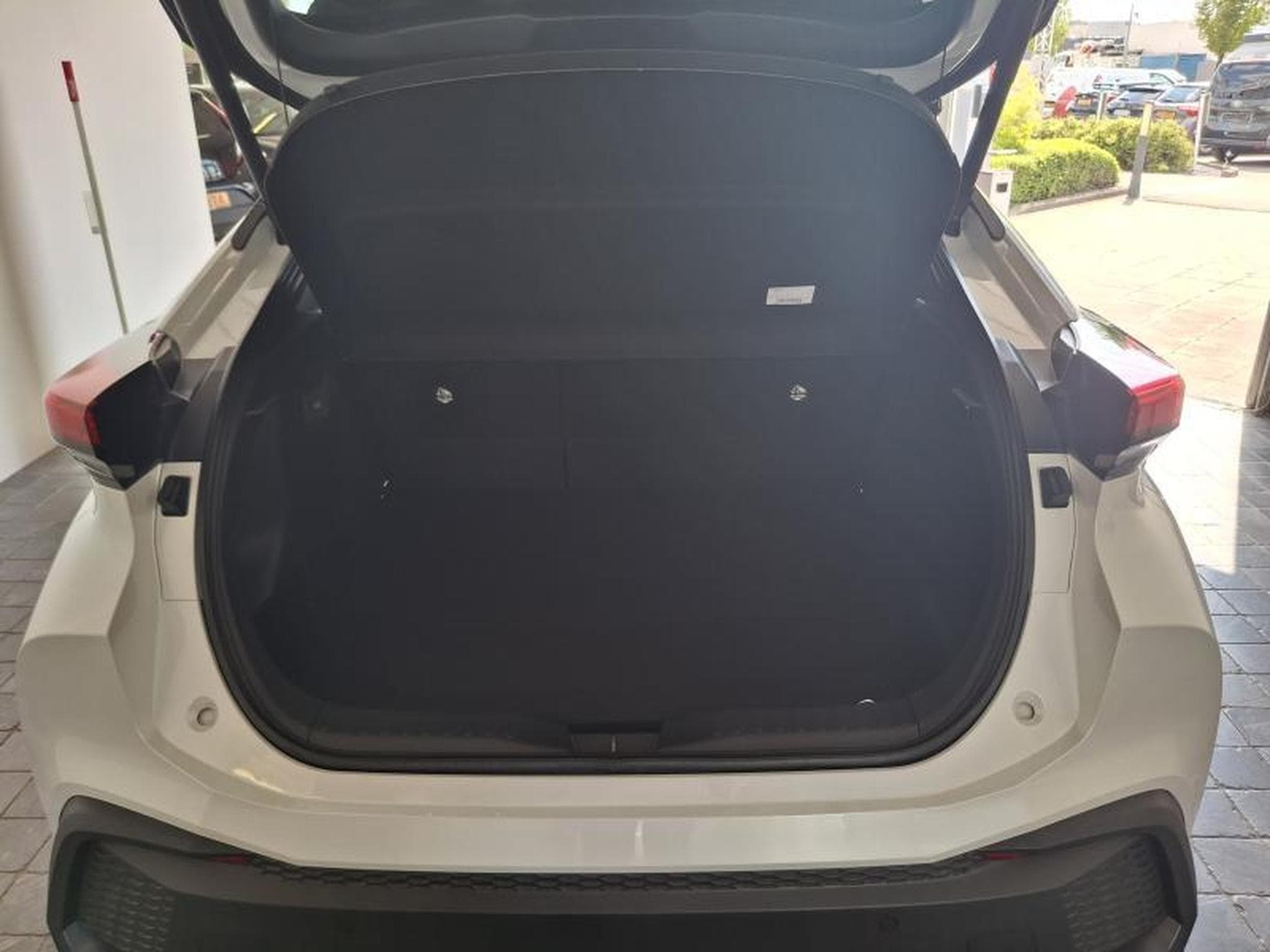 Toyota C-HR Elite PHEV (2025) - Photo 14