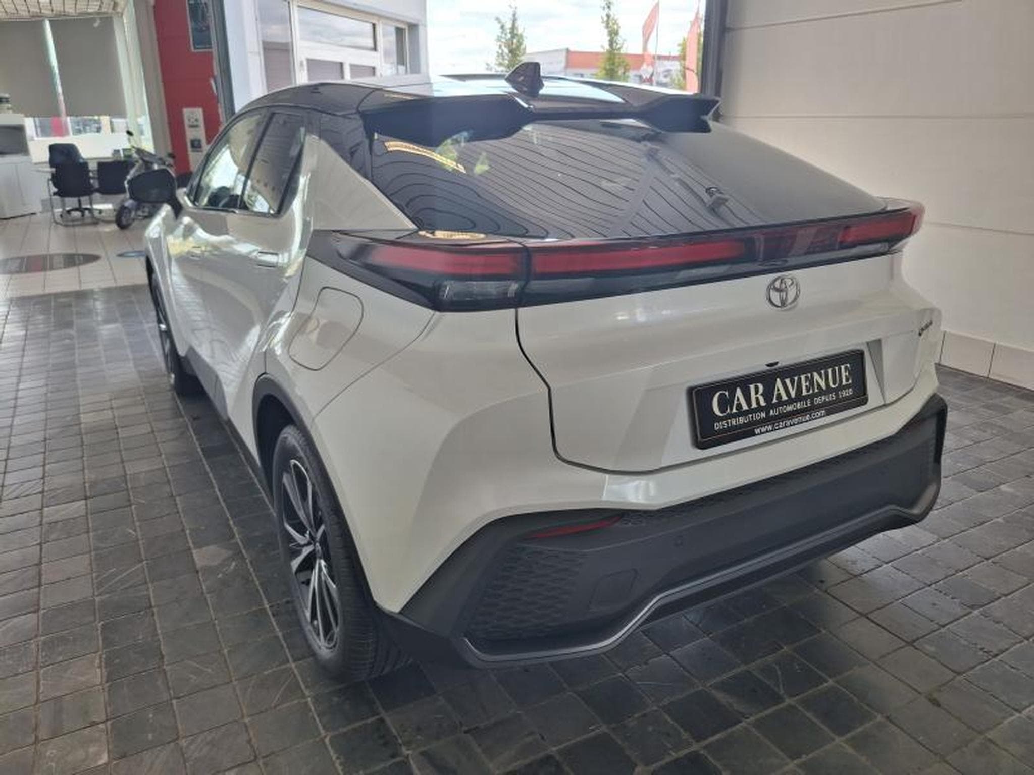 Toyota C-HR Elite PHEV (2025) - Photo 6