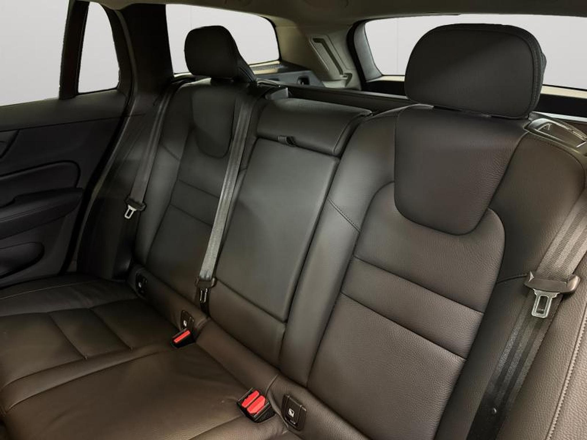 Volvo V60 T6 Ultra Dark / Hybride (2024) - Photo 13