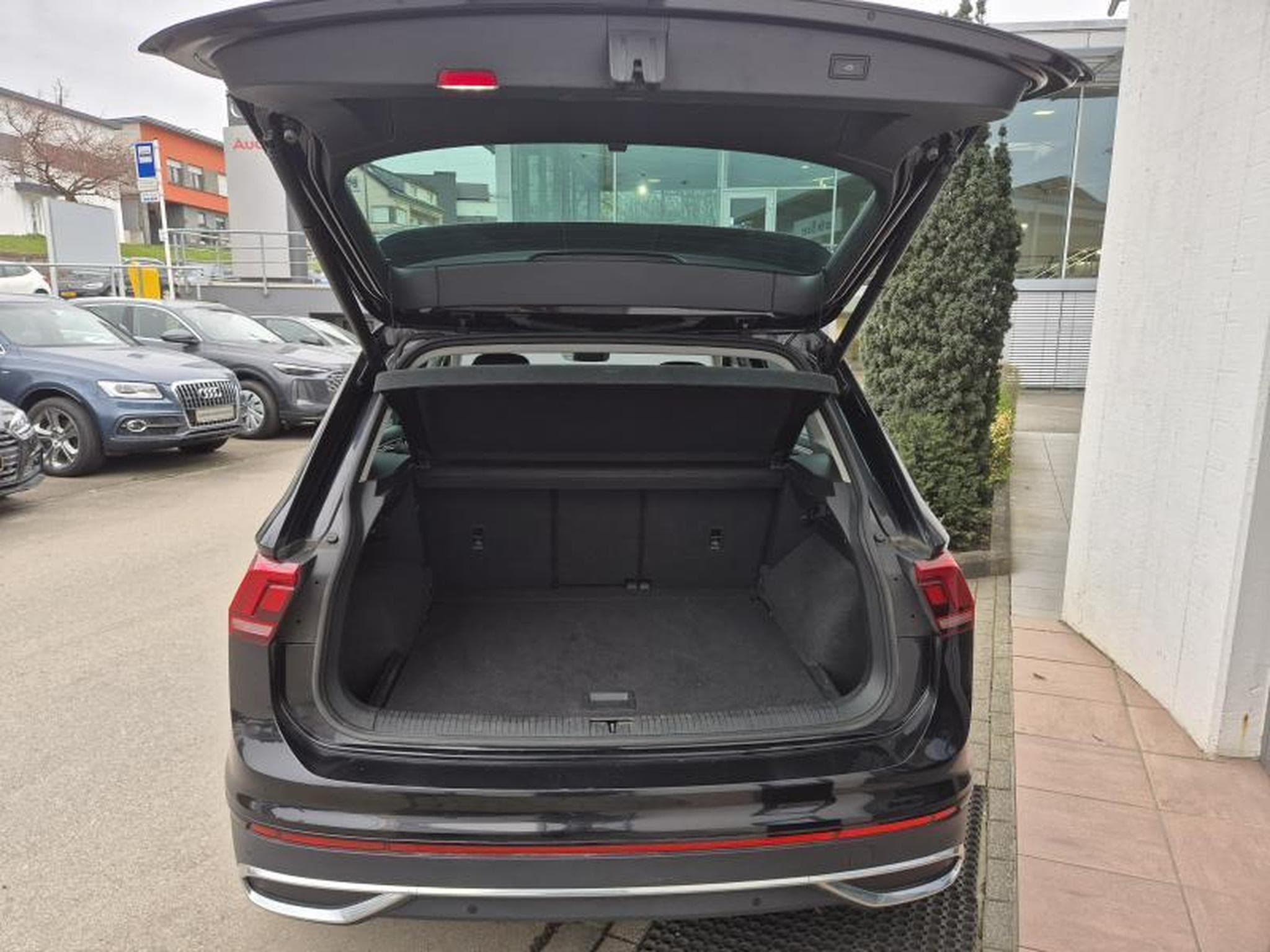 VW Tiguan R-Line Urban Sport (2022) - Photo 7