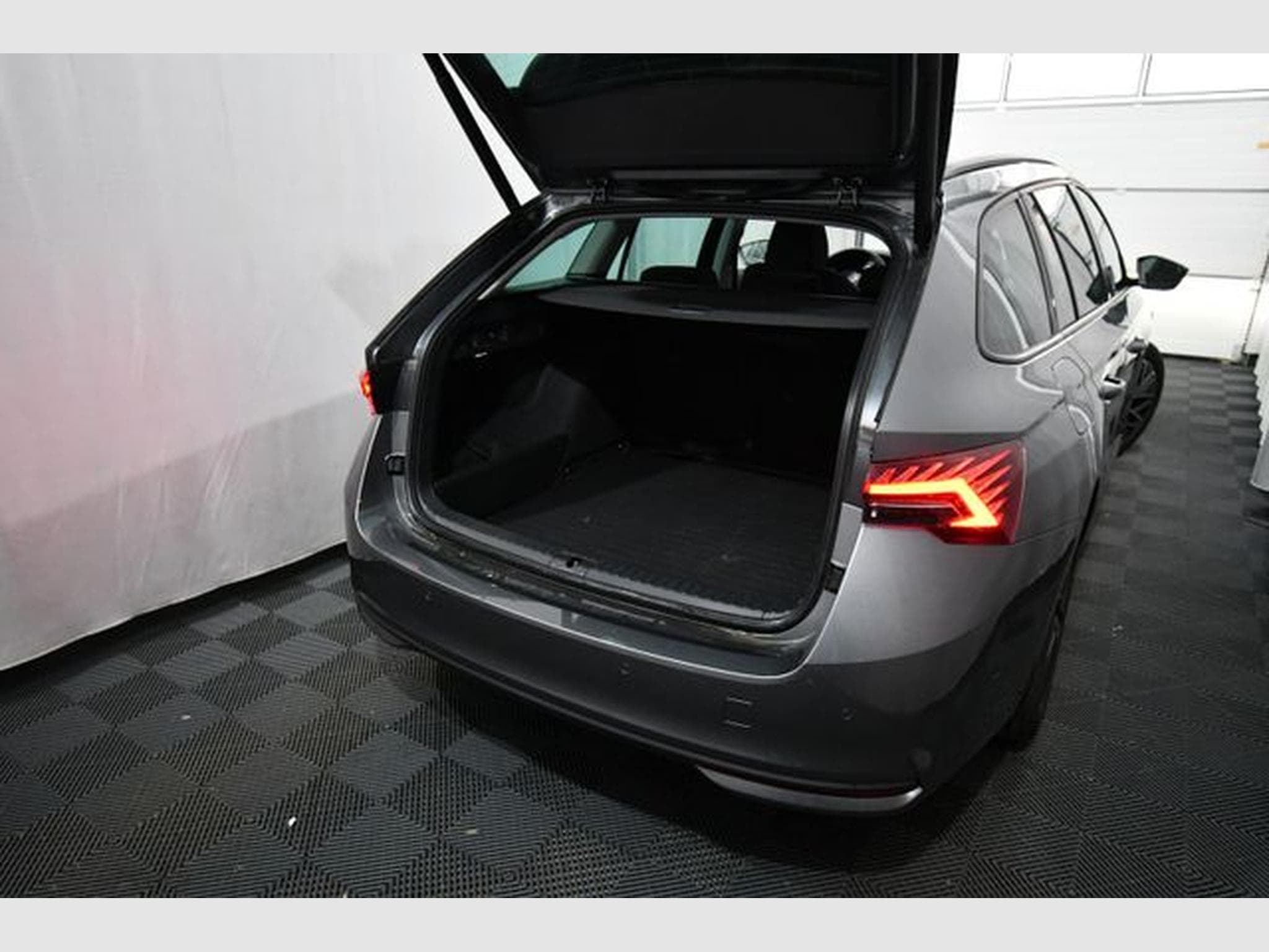 Skoda Octavia Octavia Combi 1.5 TSI Selection, Navi, Park A., (2025) - Photo 5