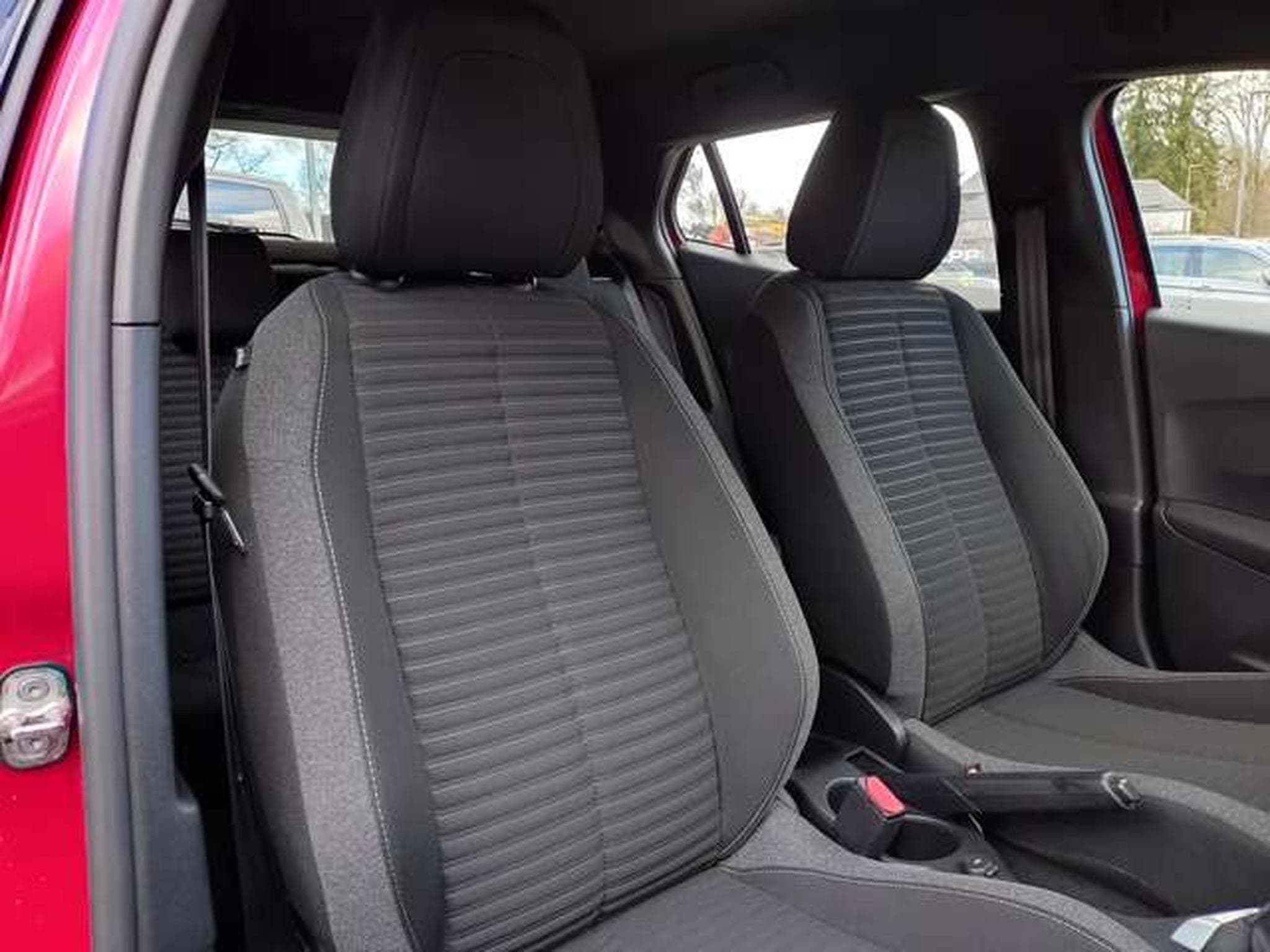 Peugeot 2008 Active-Pack (2023) - Photo 5
