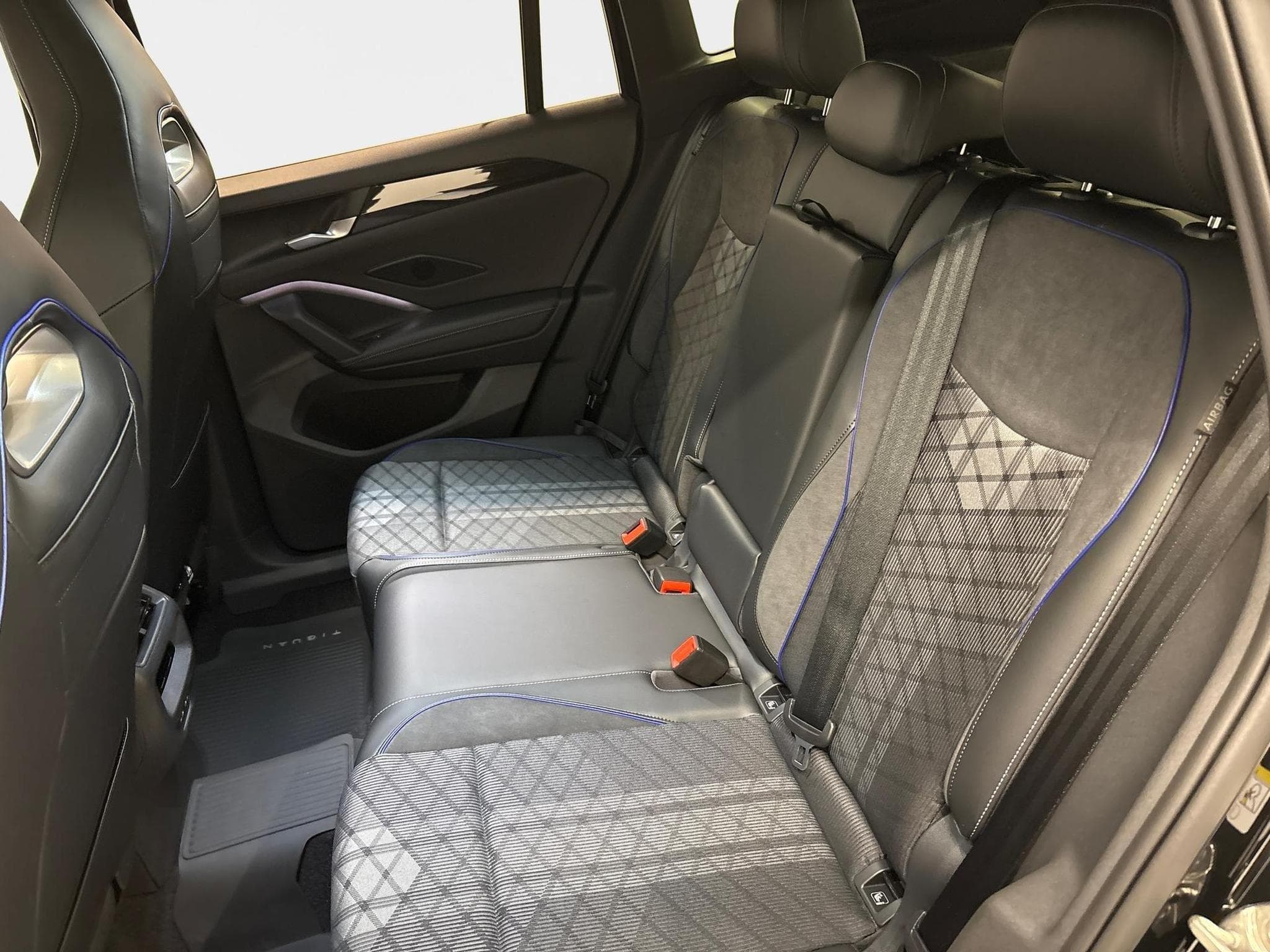VW Tiguan R-Line Edition 2.0 (2025) - Photo 21