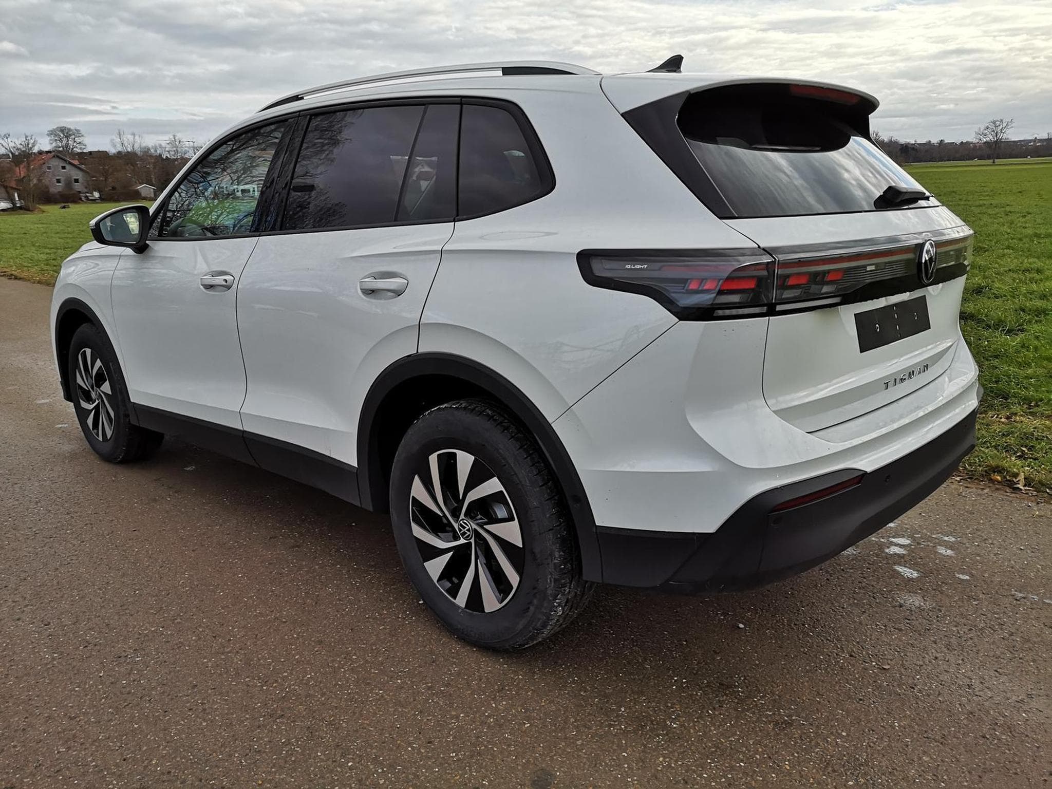 VW Tiguan 2.0 TDI 110 kW Life (2026) - Photo 2