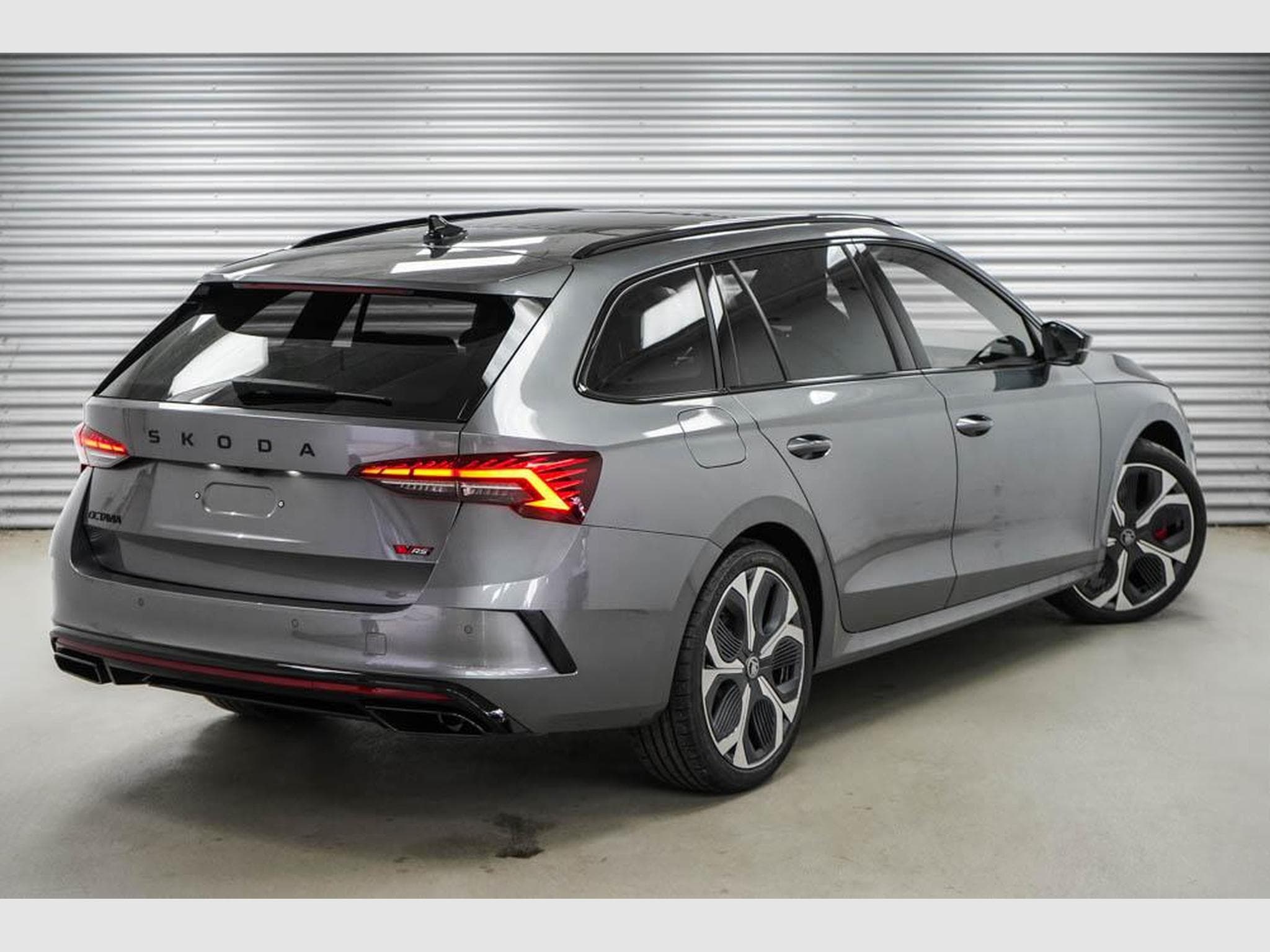 Skoda Octavia Kombi 2,0 TSI (2025) - Photo 2