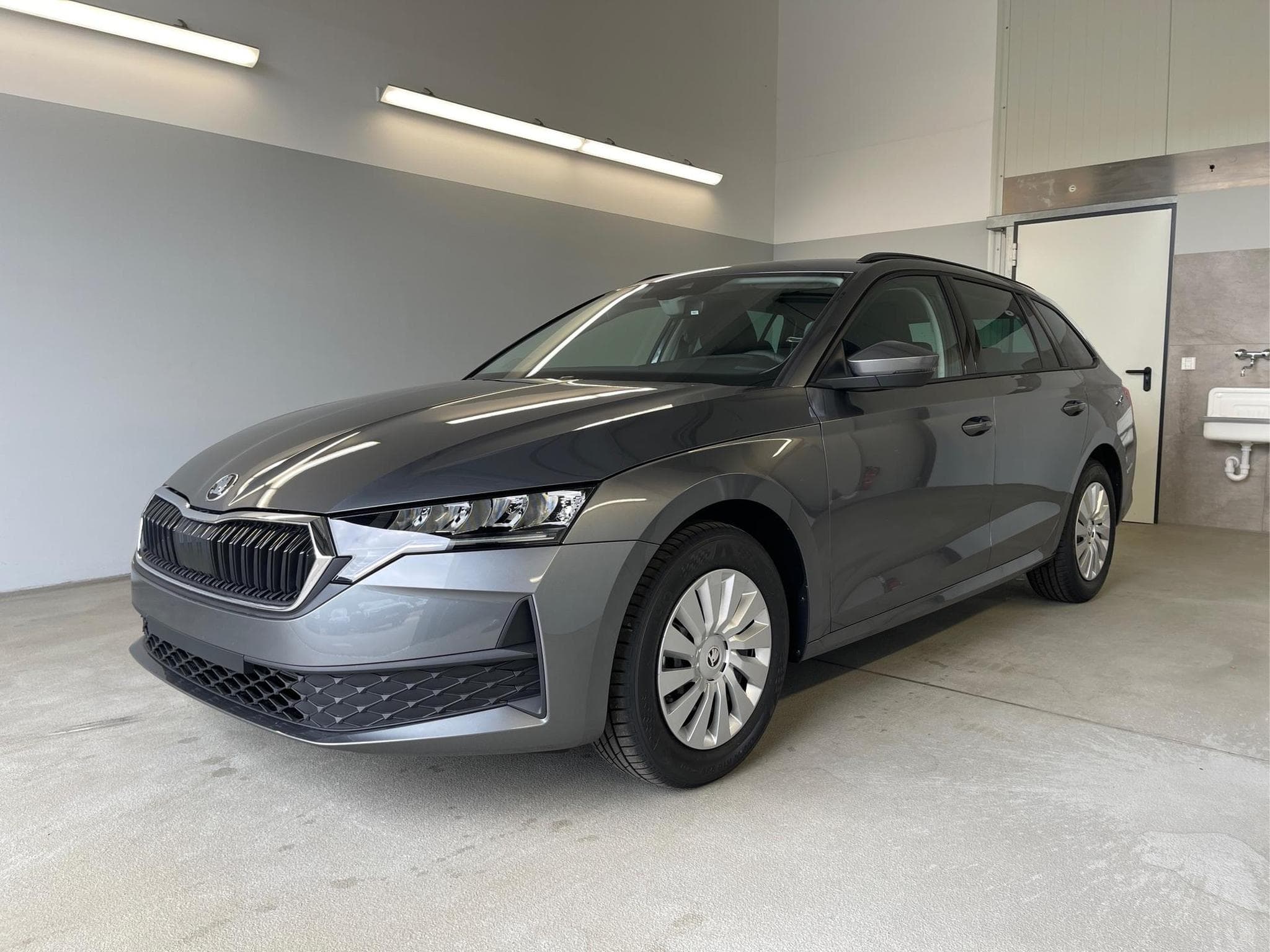 Skoda Octavia Essence (2026) - Photo 1