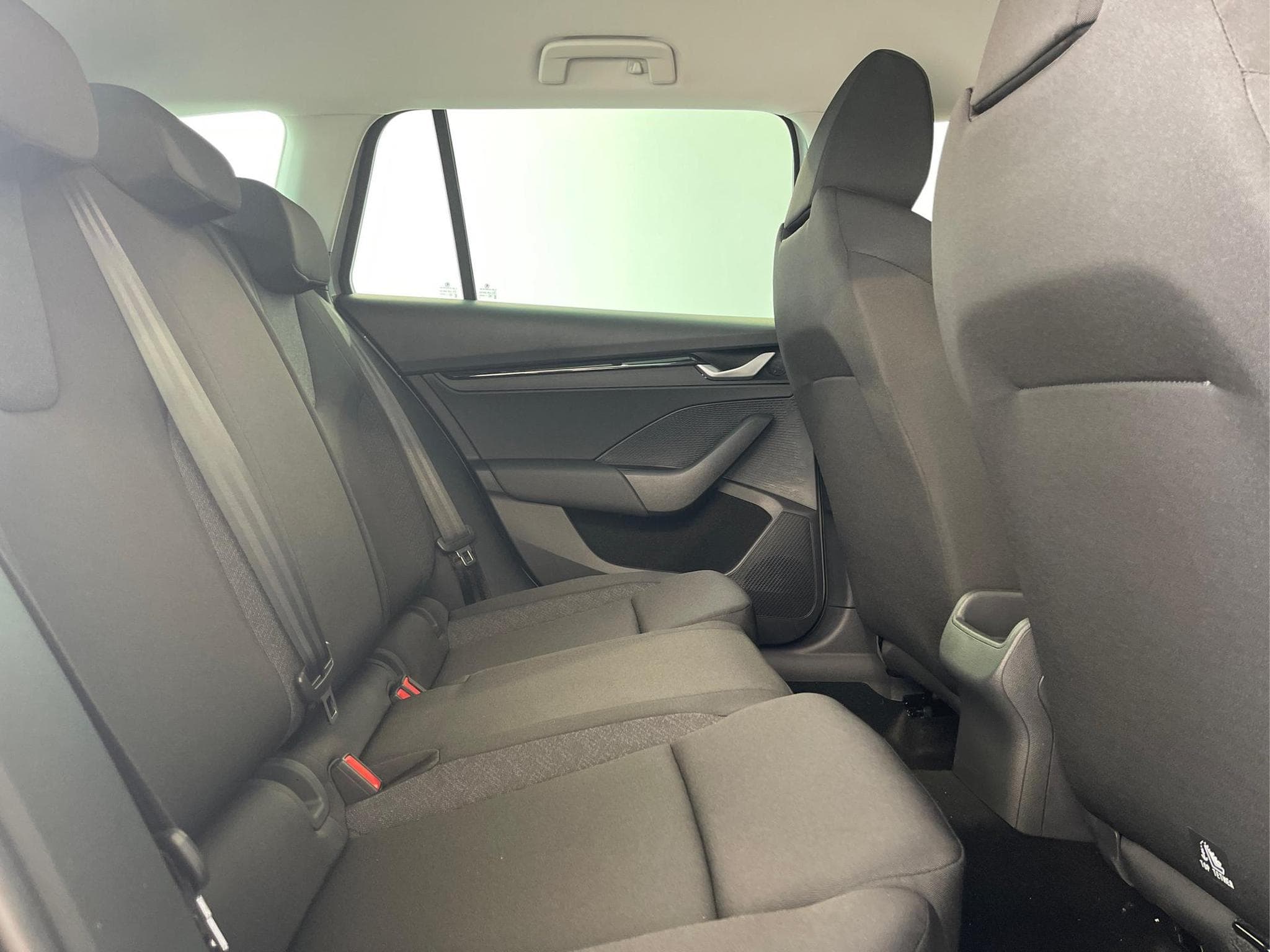 Skoda Octavia Essence (2026) - Photo 16