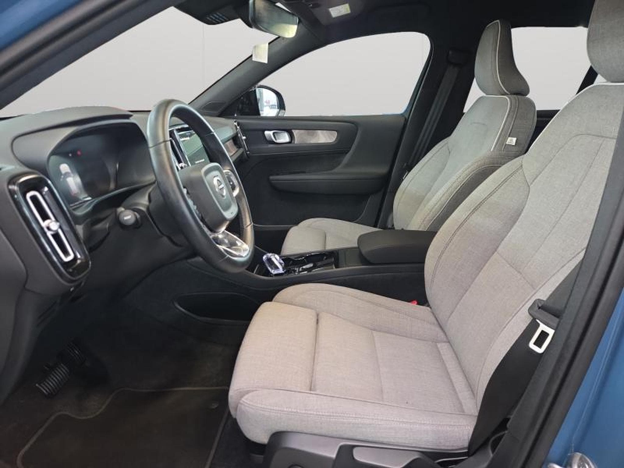 Volvo EX40 Extended Range Plus Electrique (2025) - Photo 10