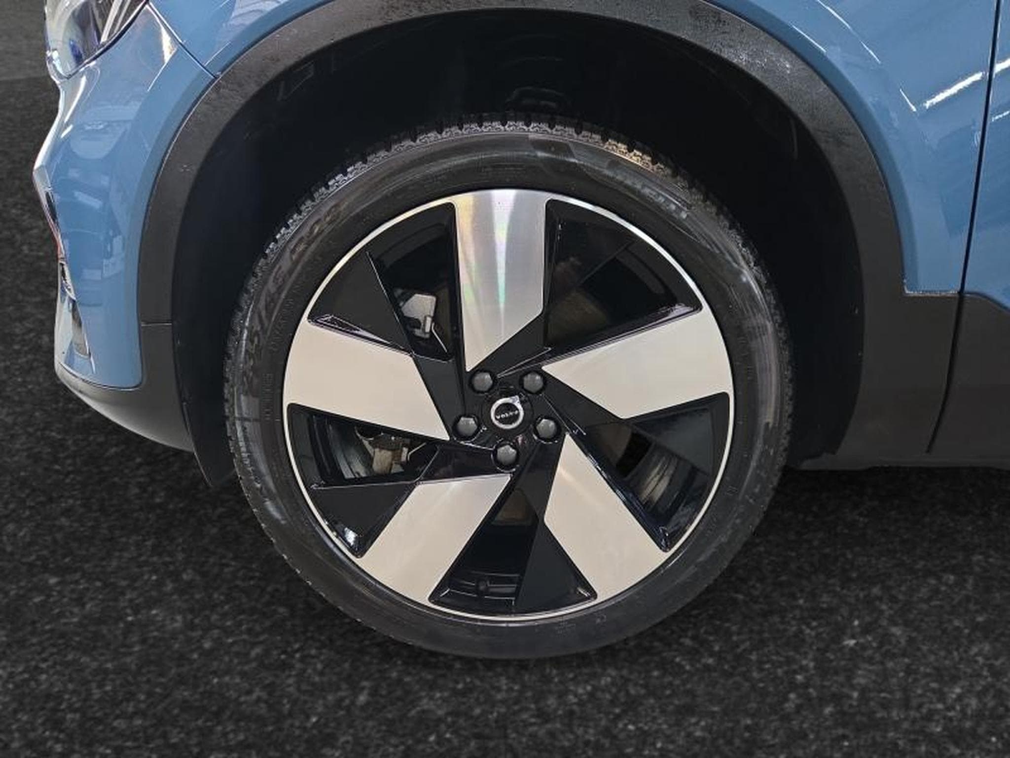 Volvo EX40 Extended Range Plus Electrique (2025) - Photo 14