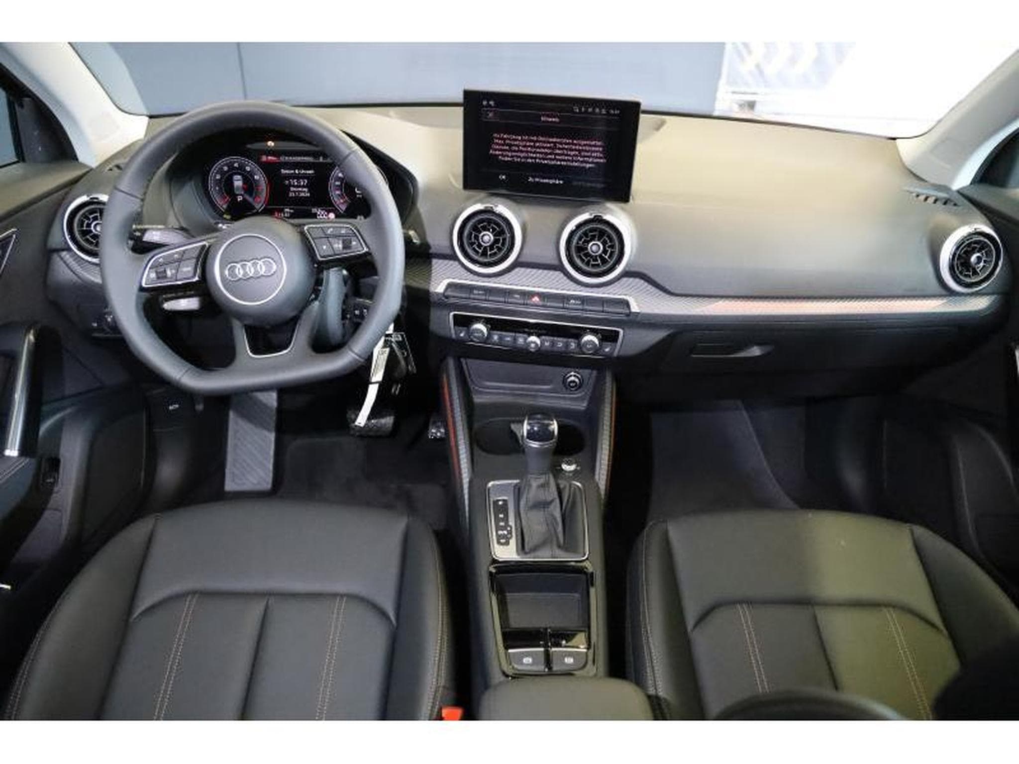 Audi Q2 35 TFSI S Tronic (2024) - Photo 2