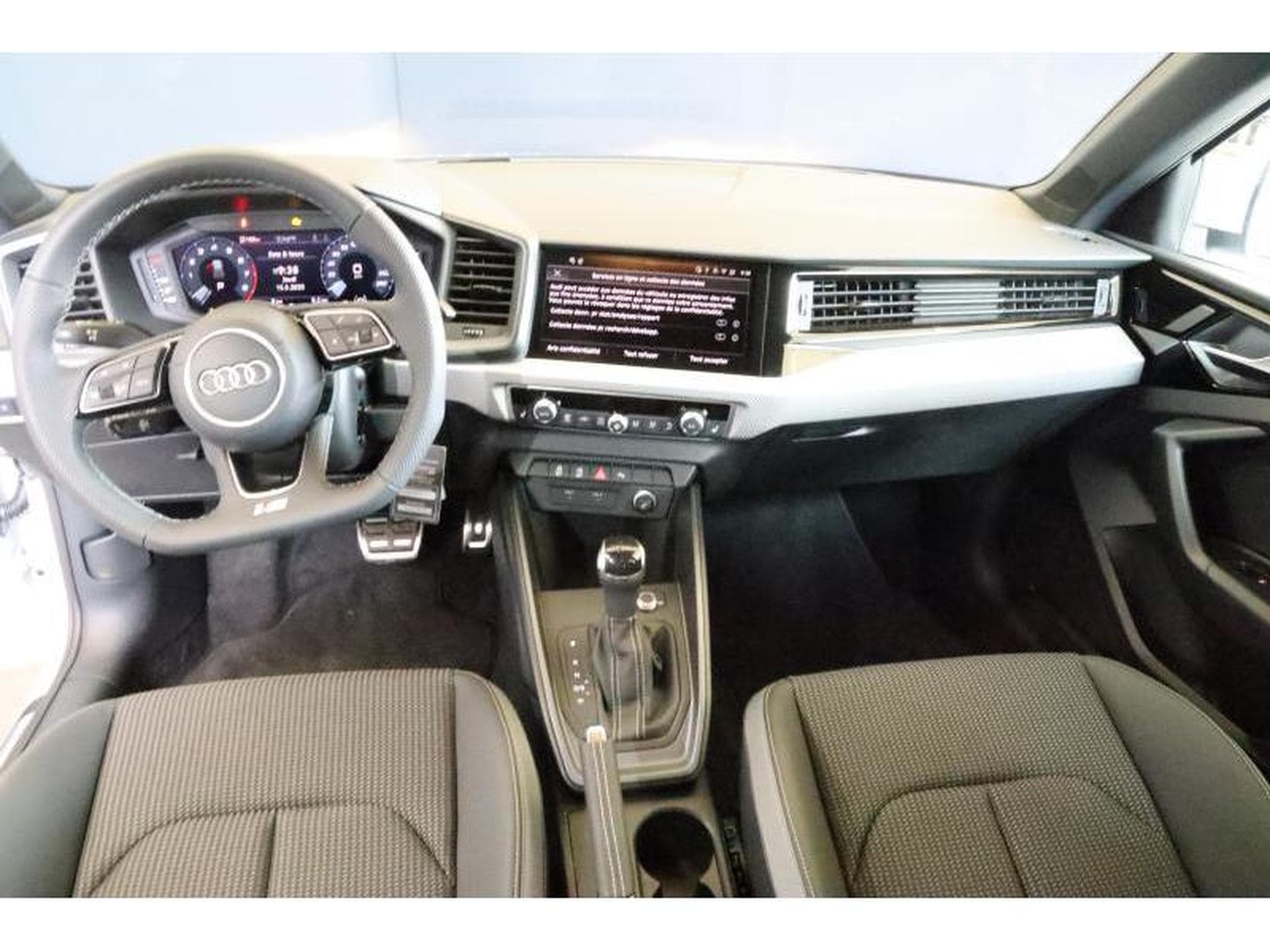 Audi A1 Advanced (2025) - Photo 2