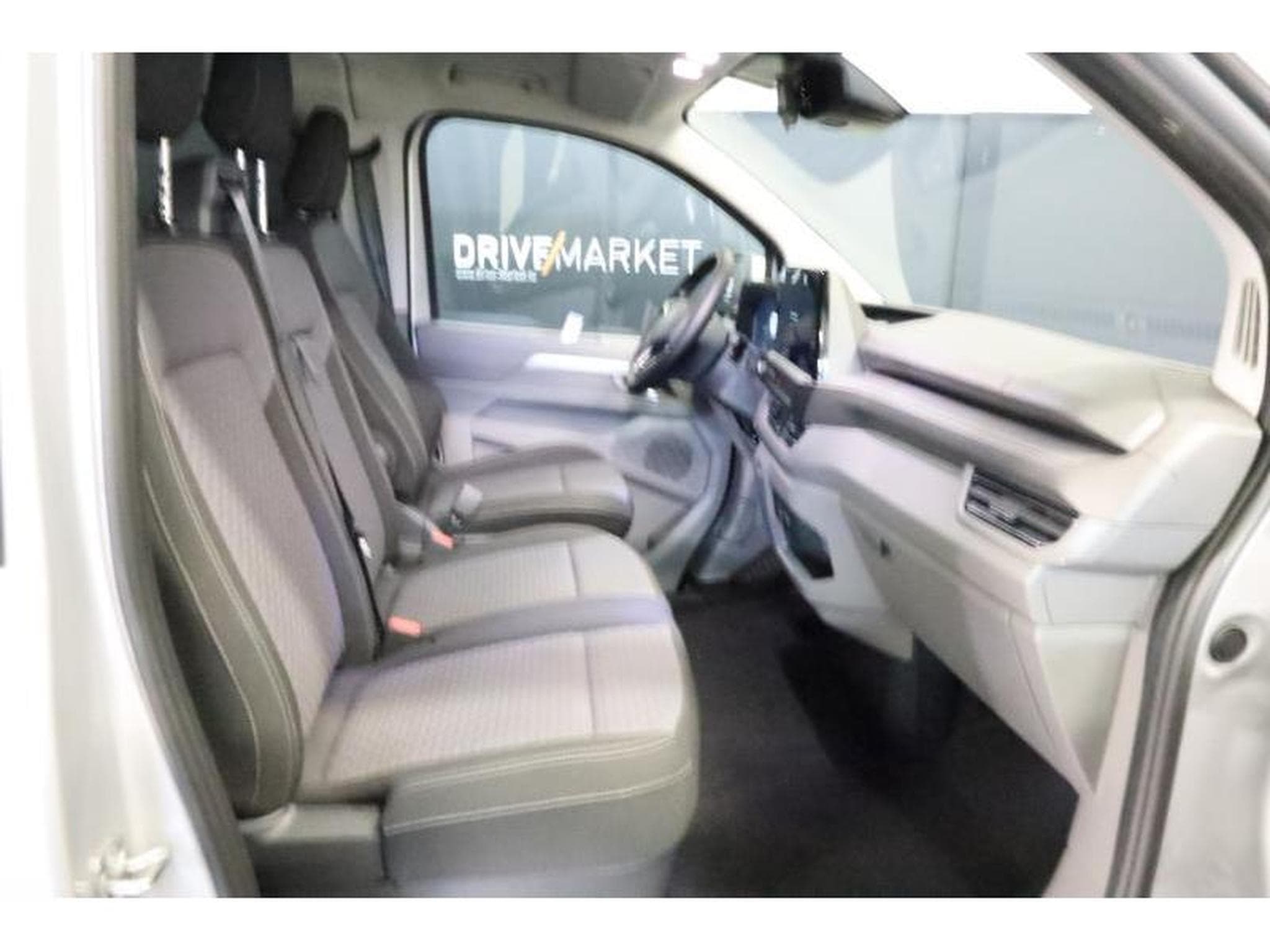 VW T7 Style LONG LR (2026) - Photo 17