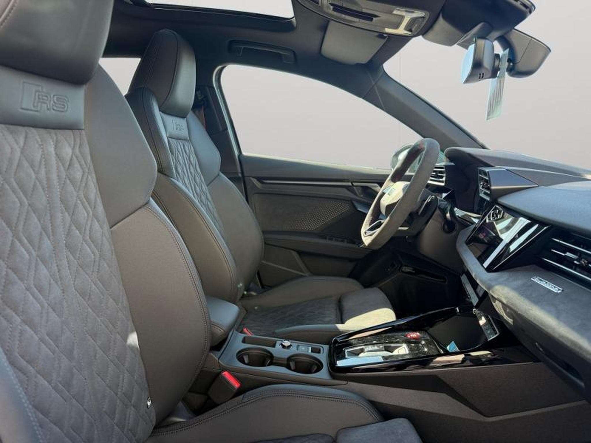 Audi RS3 Limousine / Essence (2026) - Photo 10