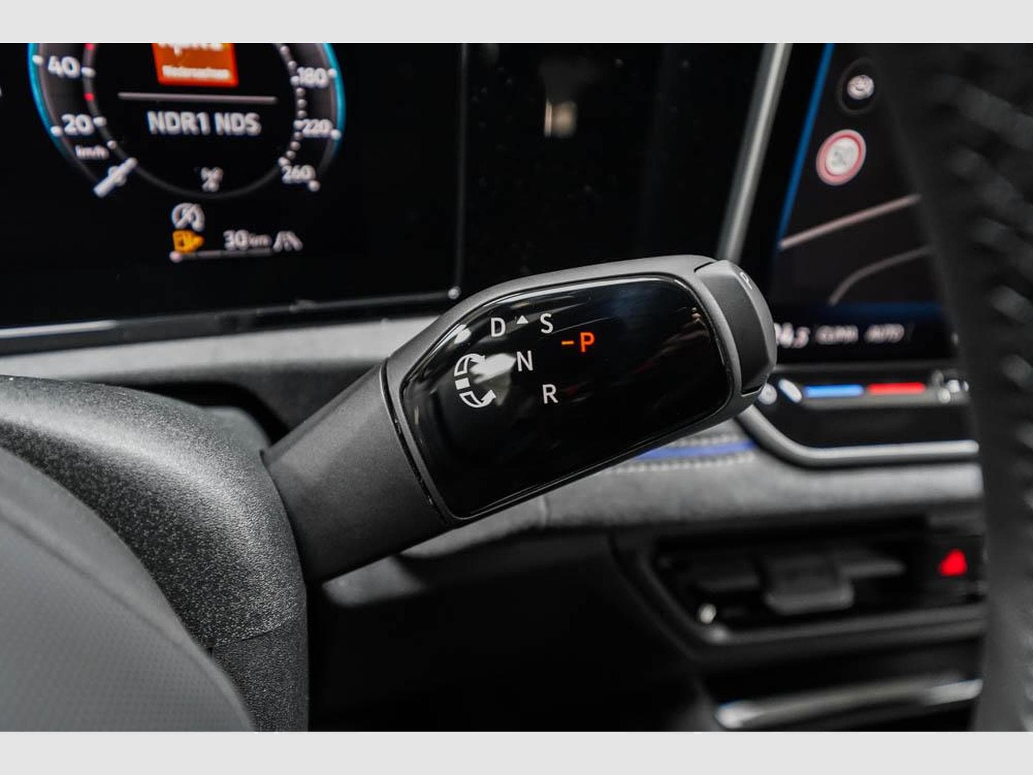 VW Tiguan 2,0 TDI DSG (2025) - Photo 11
