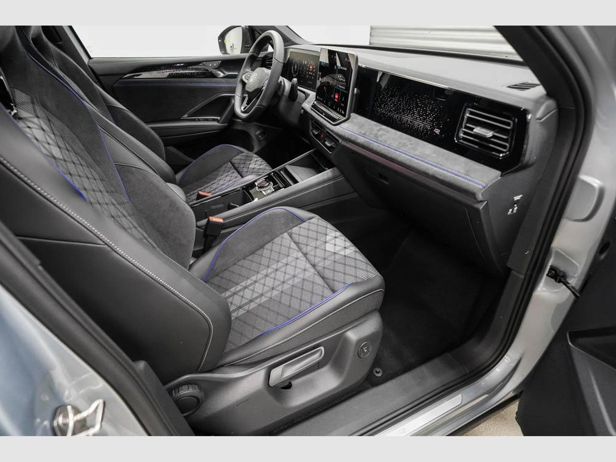 VW Tiguan 2,0 TDI DSG (2025) - Photo 22