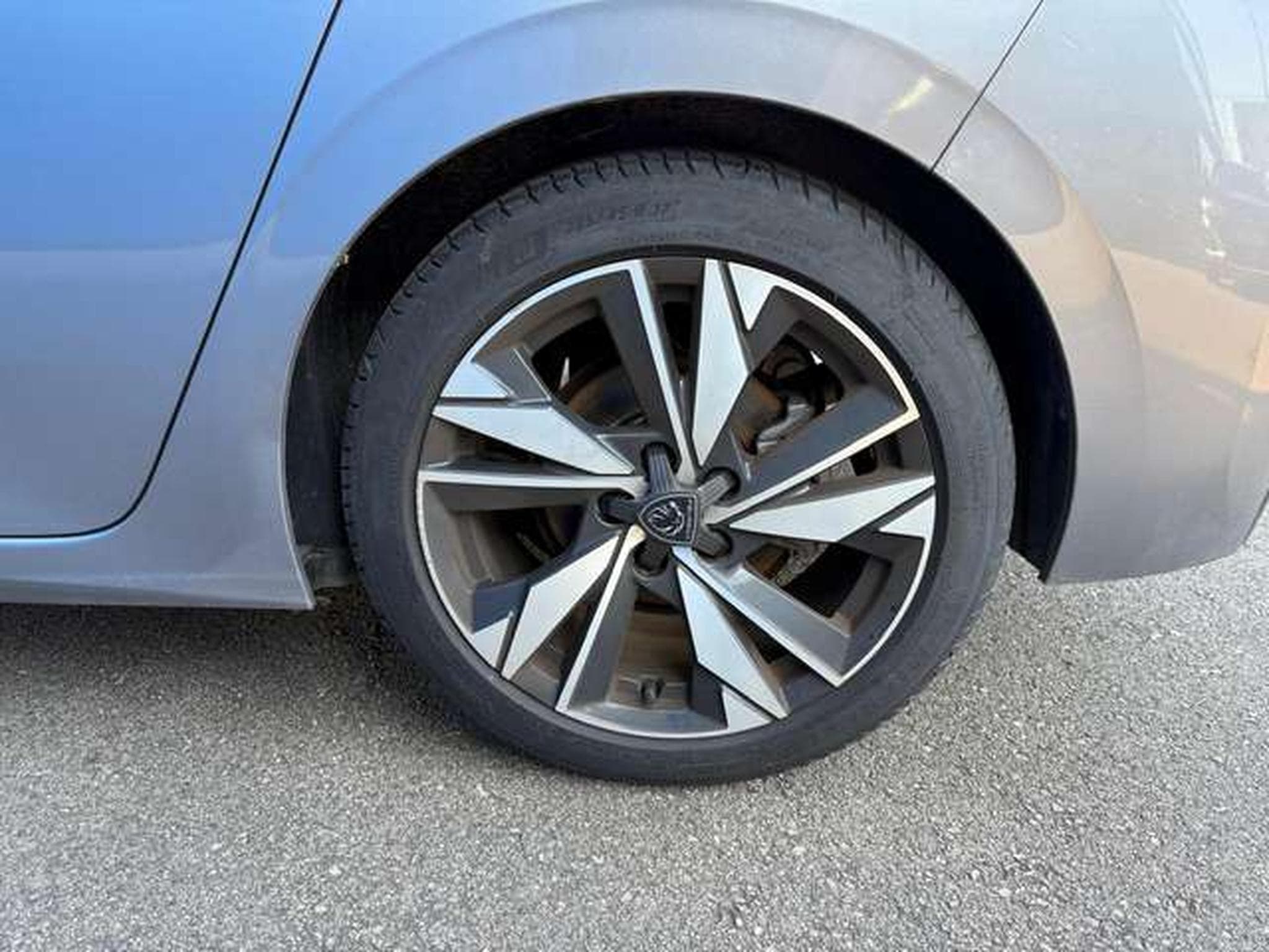 Peugeot 308 1.2 PURETECH 130CH S&S ALLURE (2023) - Photo 13
