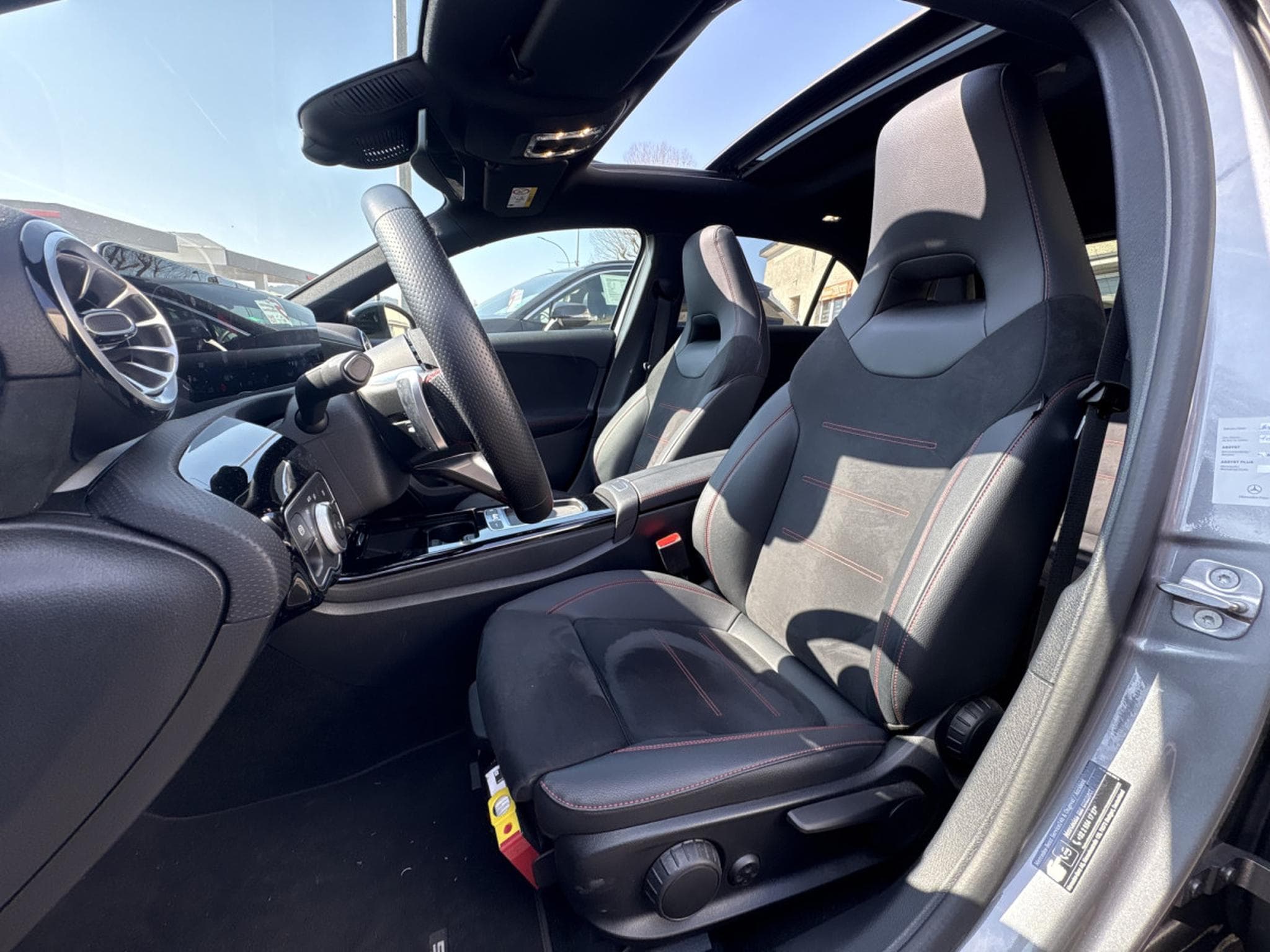 Mercedes A 180 AMG LINE * CAMERA 360 * PANORAMA * 7G-DCT (2024) - Photo 4