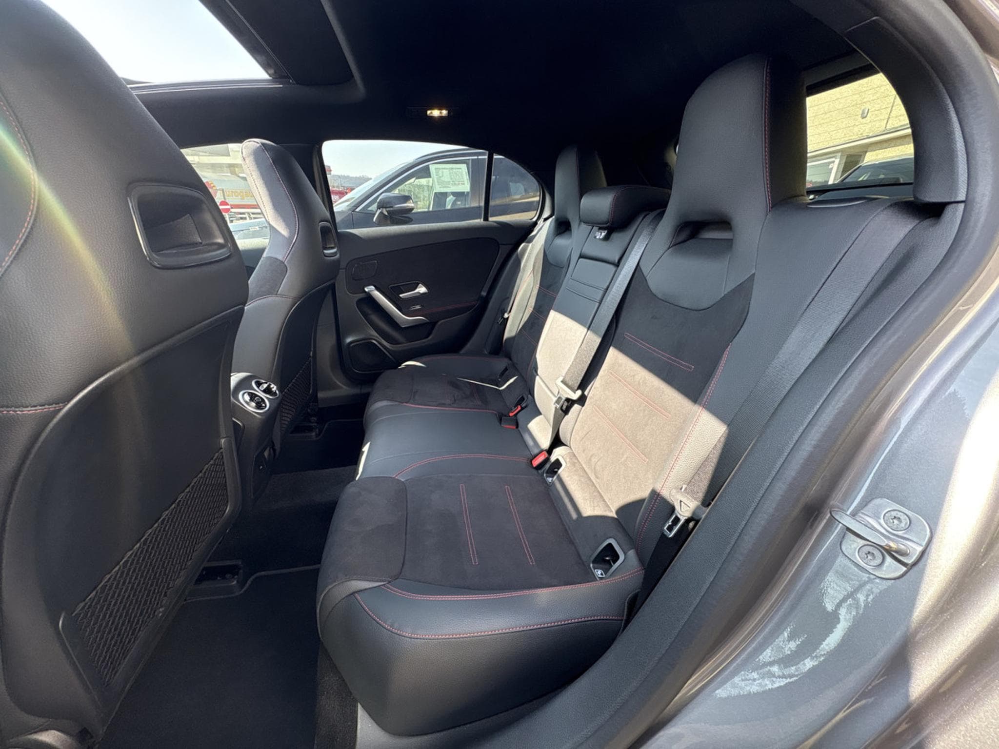 Mercedes A 180 AMG LINE * CAMERA 360 * PANORAMA * 7G-DCT (2024) - Photo 5