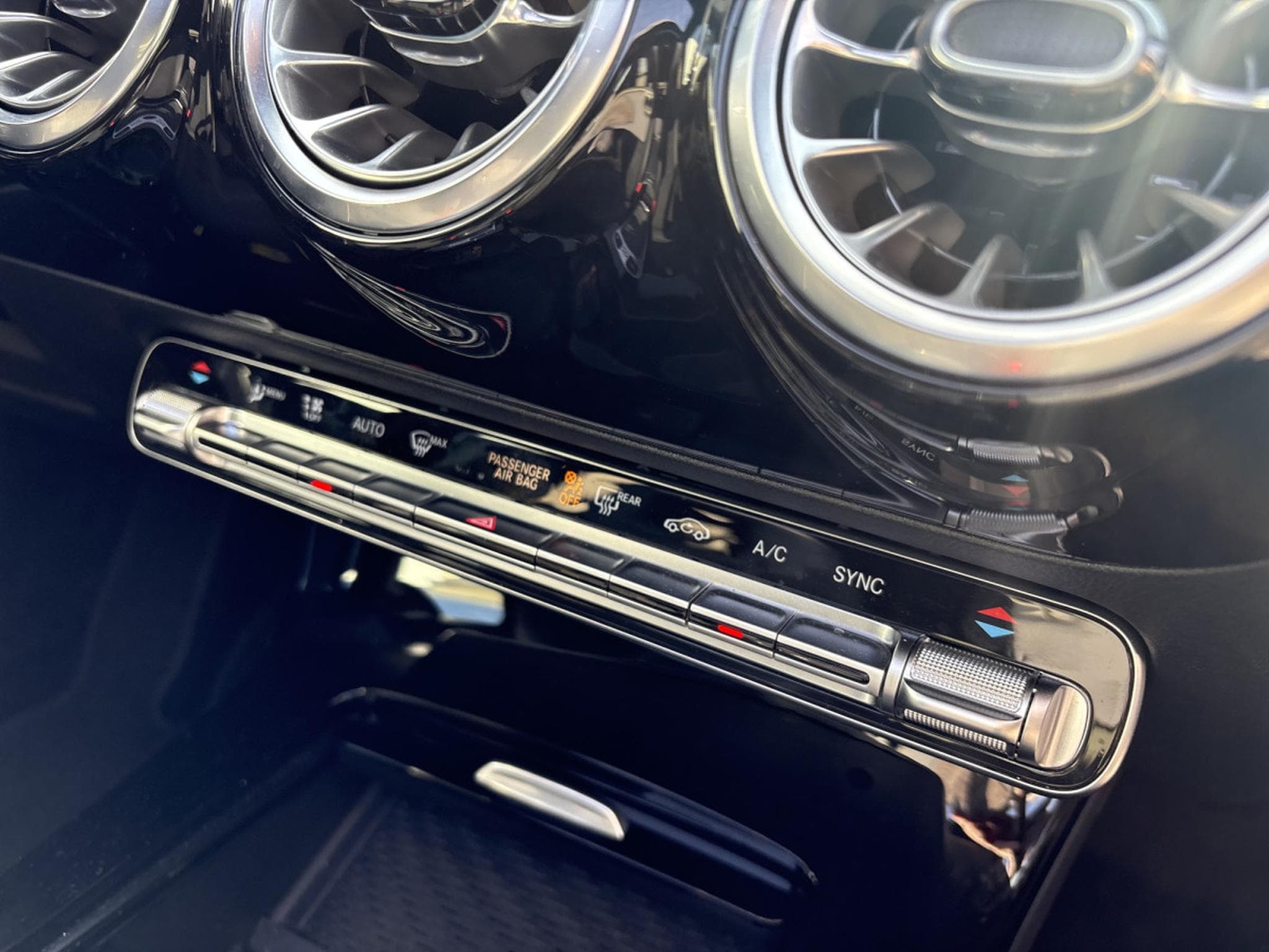 Mercedes A 180 AMG LINE * CAMERA 360 * PANORAMA * 7G-DCT (2024) - Photo 8