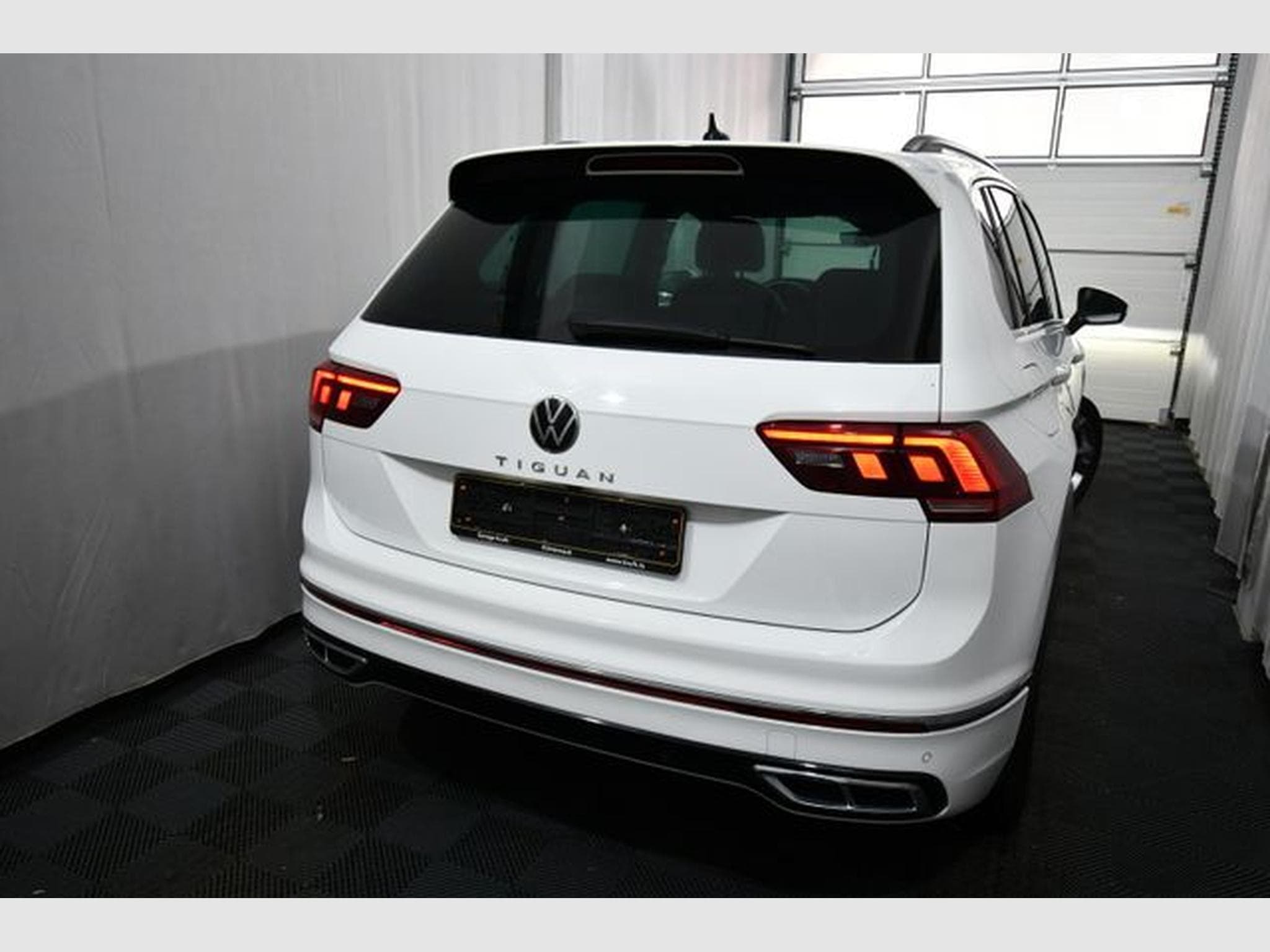 VW Tiguan Tiguan R-Line, AHK, ACC, M-LED, 19", R-View (2023) - Photo 4