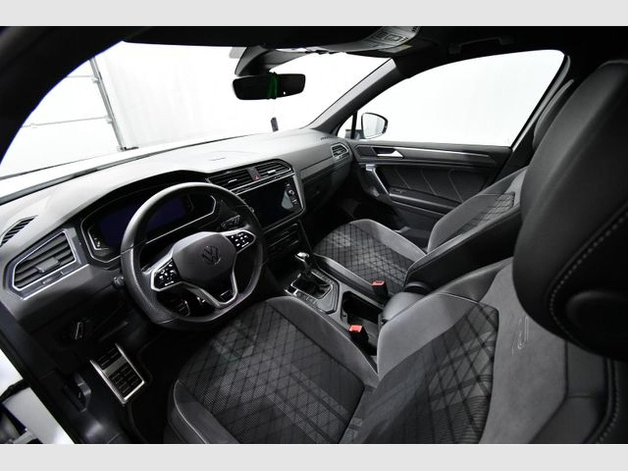 VW Tiguan Tiguan R-Line, AHK, ACC, M-LED, 19", R-View (2023) - Photo 6