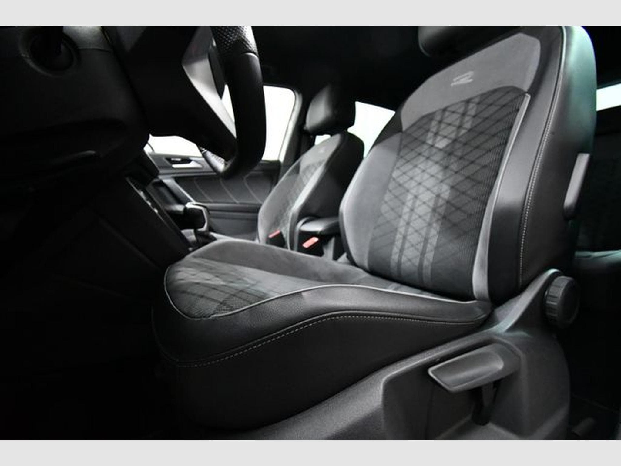 VW Tiguan Tiguan R-Line, AHK, ACC, M-LED, 19", R-View (2023) - Photo 7
