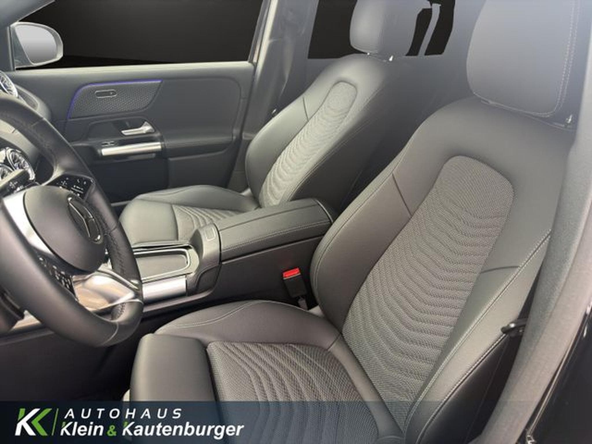 Mercedes GLA 200 GLA 200D 4M PROGRESSIVE EDITION+LED+360+AMBIENTE (2023) - Photo 13