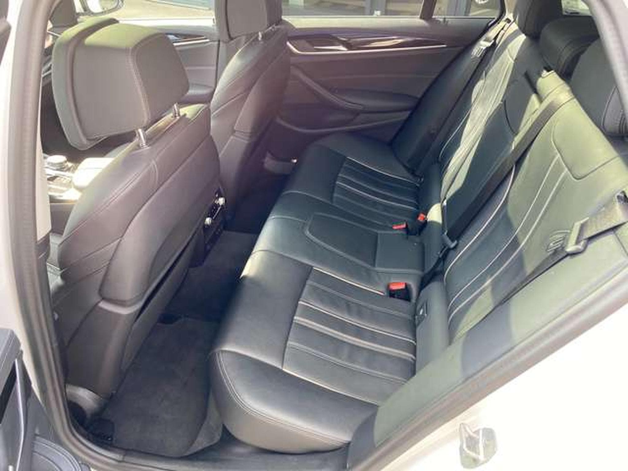 BMW 530 530d Touring LuxuryLine jusqu'à 48mois garantie (2023) - Photo 17
