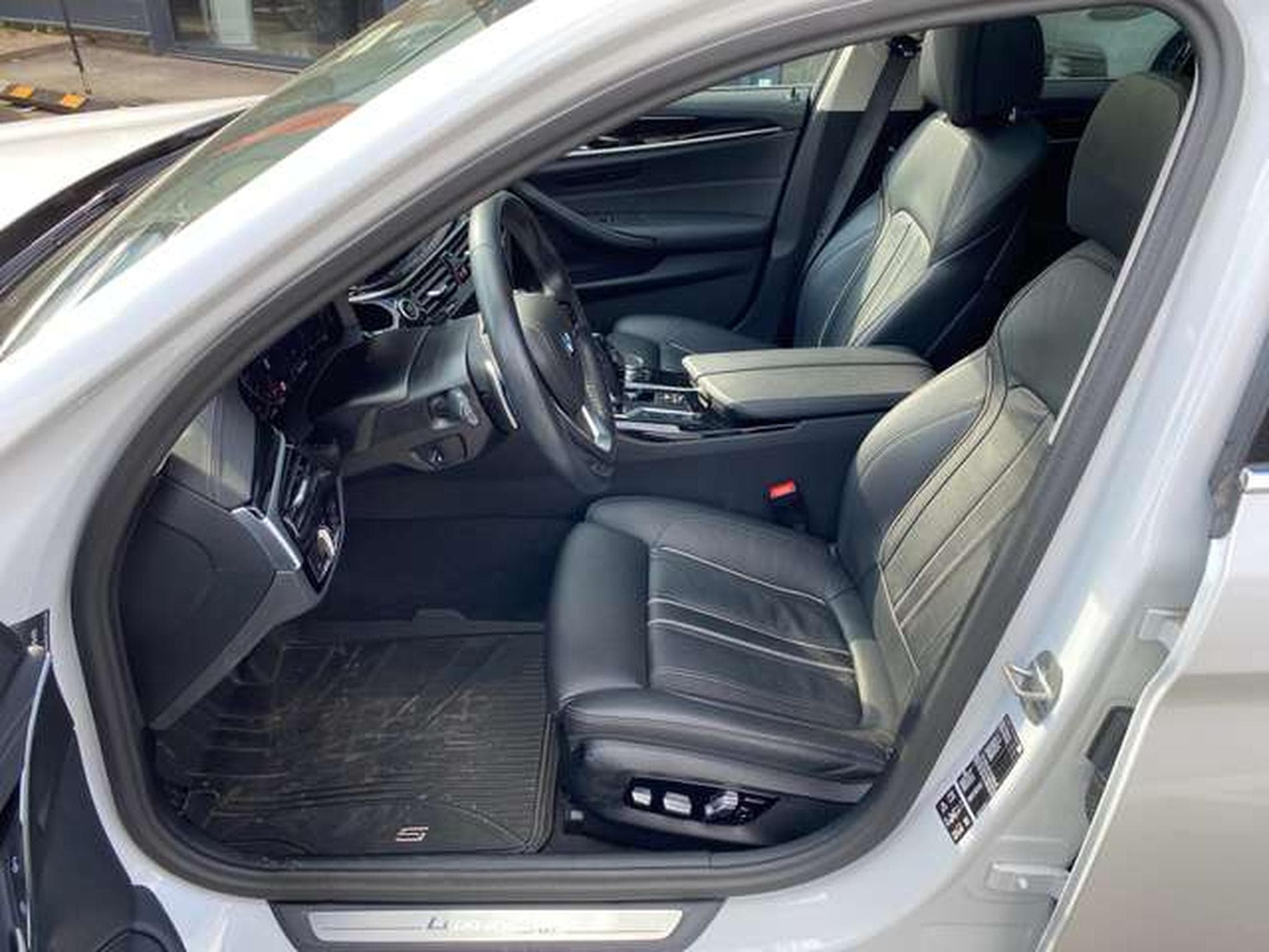 BMW 530 530d Touring LuxuryLine jusqu'à 48mois garantie (2023) - Photo 8