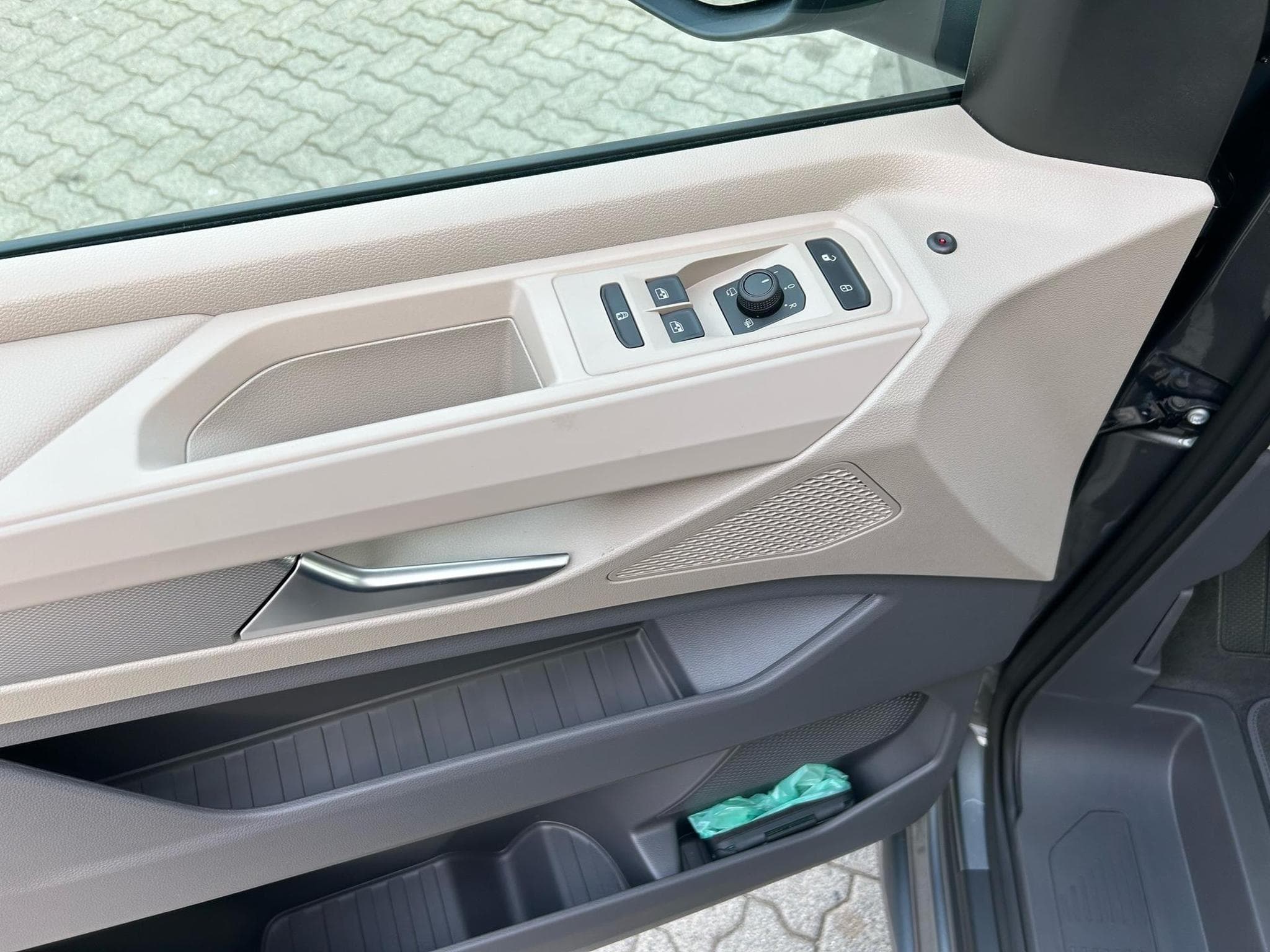 VW T7 LIFE (2026) - Photo 3